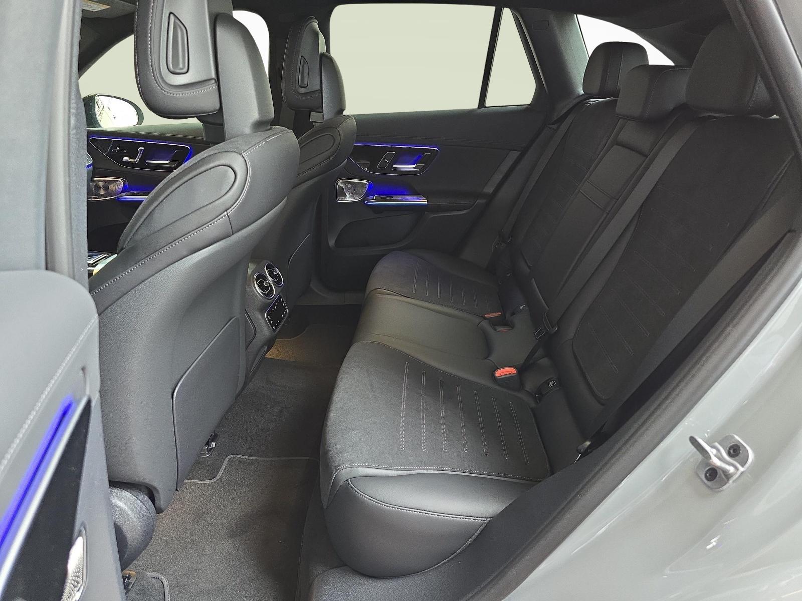 MERCEDES-BENZ GLC 300 4MATIC AMG Line-image-10