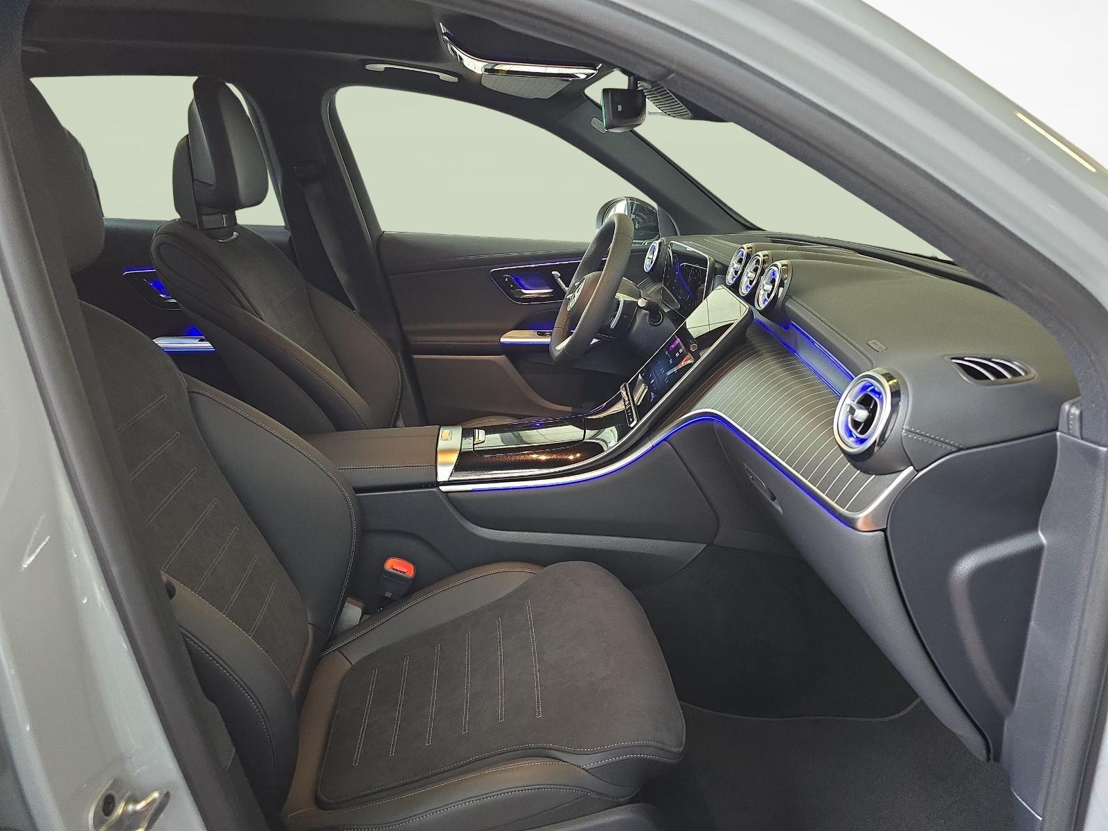 MERCEDES-BENZ GLC 300 4MATIC AMG Line-image-9