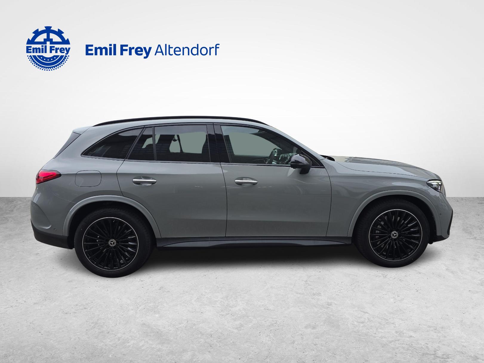 MERCEDES-BENZ GLC 300 4MATIC AMG Line-image-5