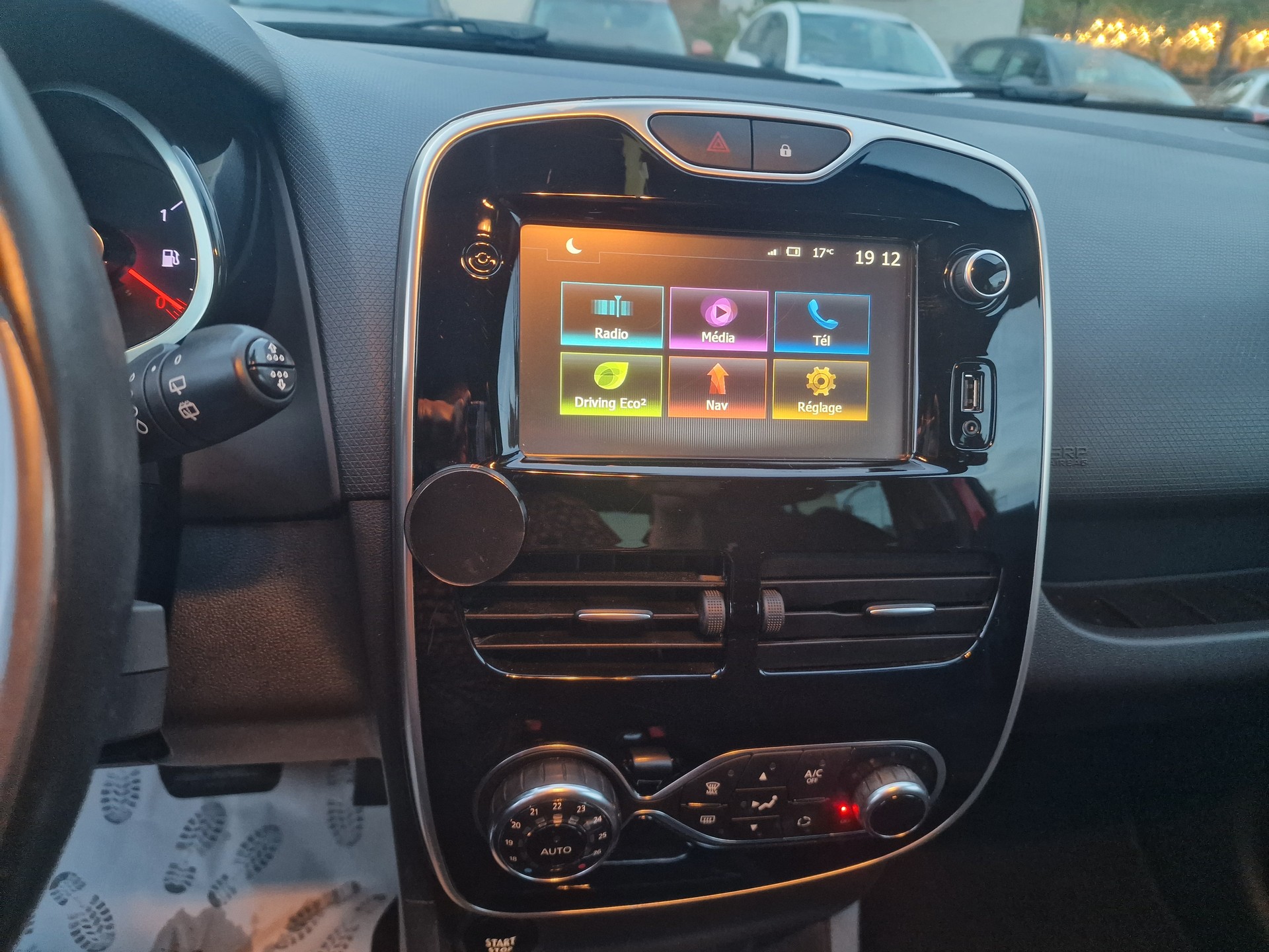 RENAULT Clio 1.5 dCi Limited EDC-image-10