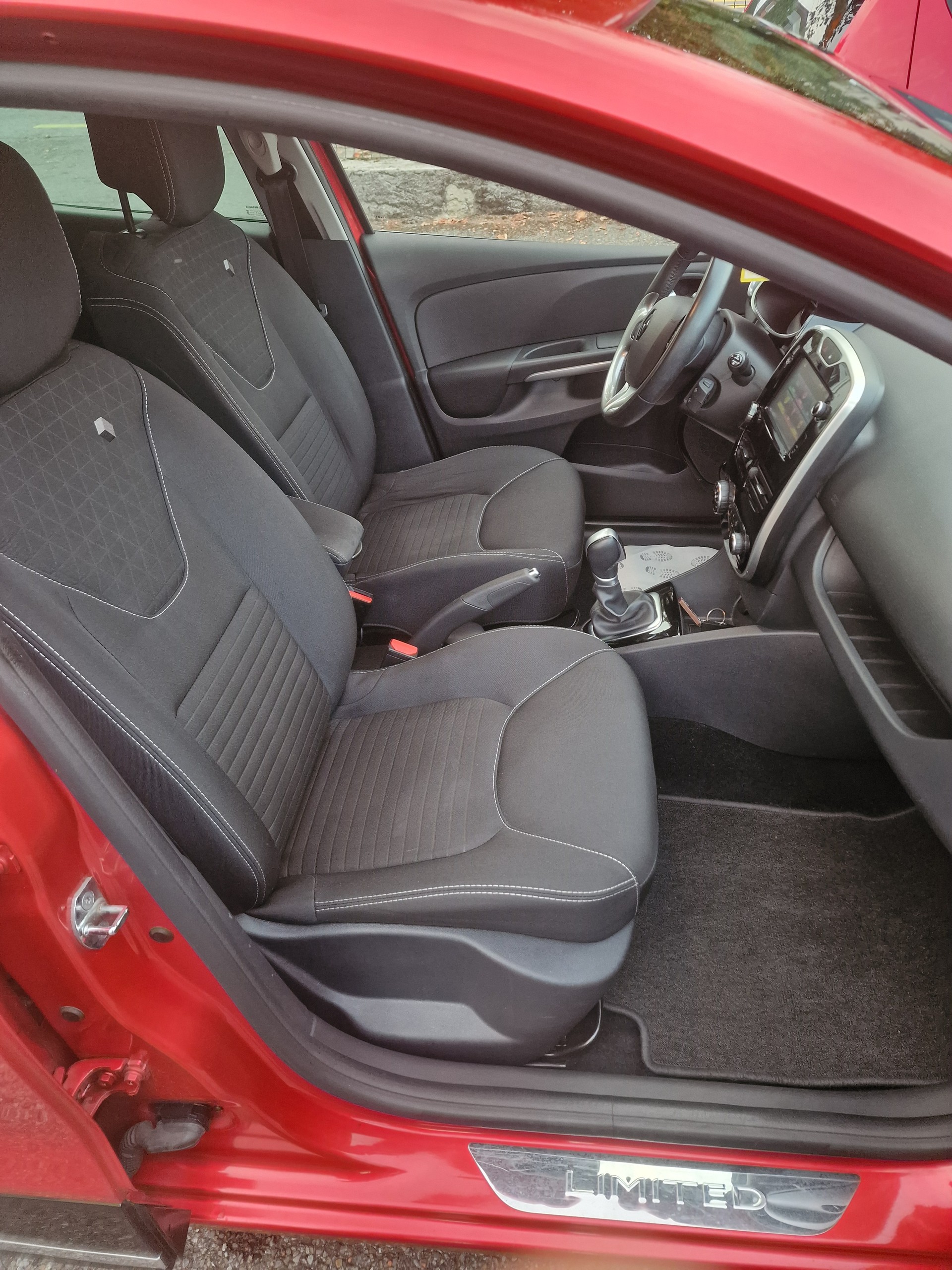 RENAULT Clio 1.5 dCi Limited EDC-image-13
