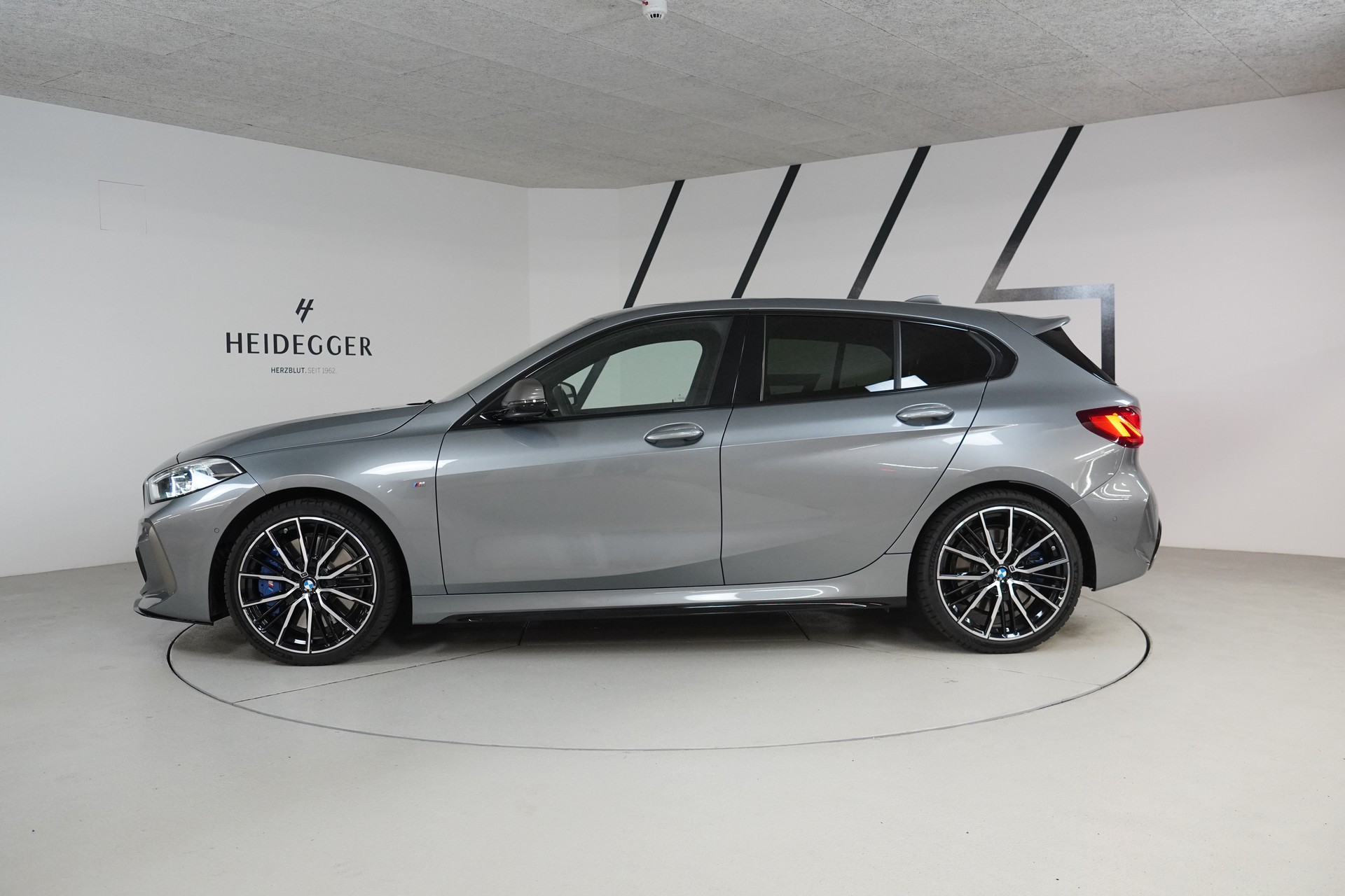 BMW M135i xDrive M Sport Pro Steptronic-image-3