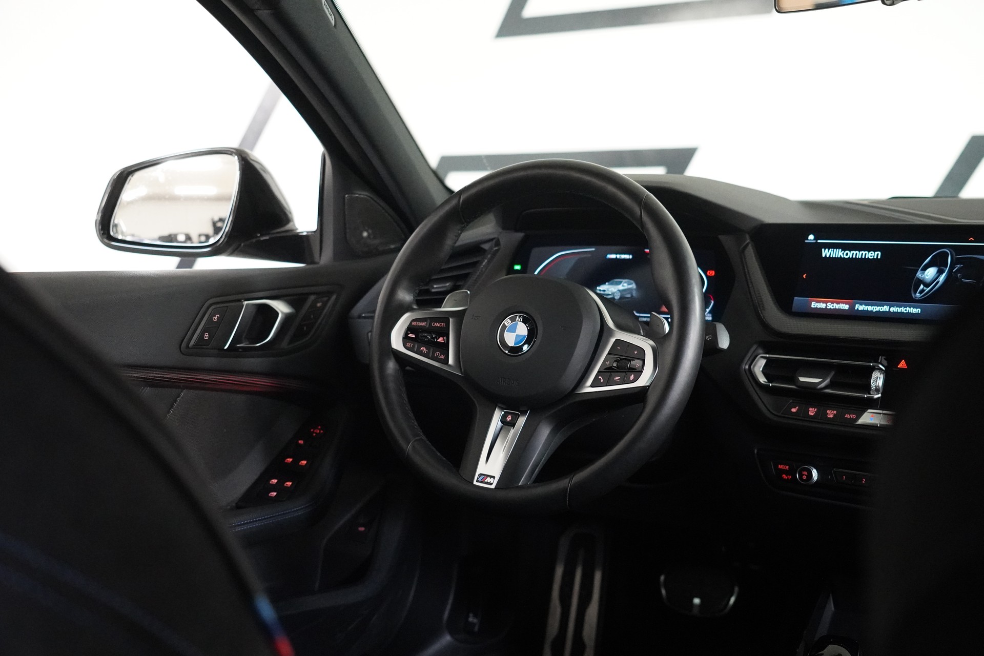 BMW M135i xDrive M Sport Pro Steptronic-image-22