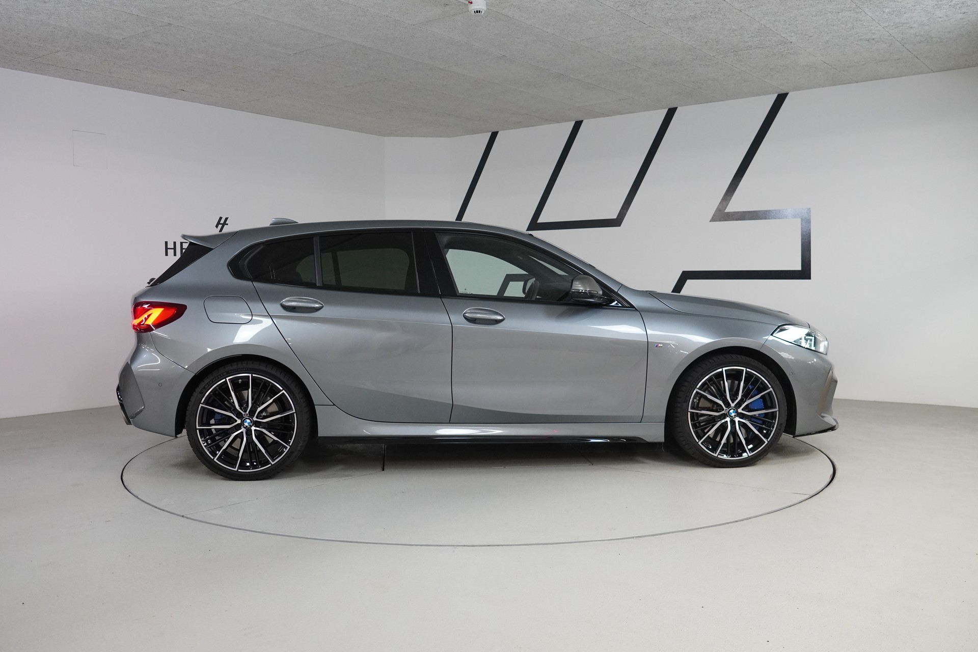 BMW M135i xDrive M Sport Pro Steptronic-image-7