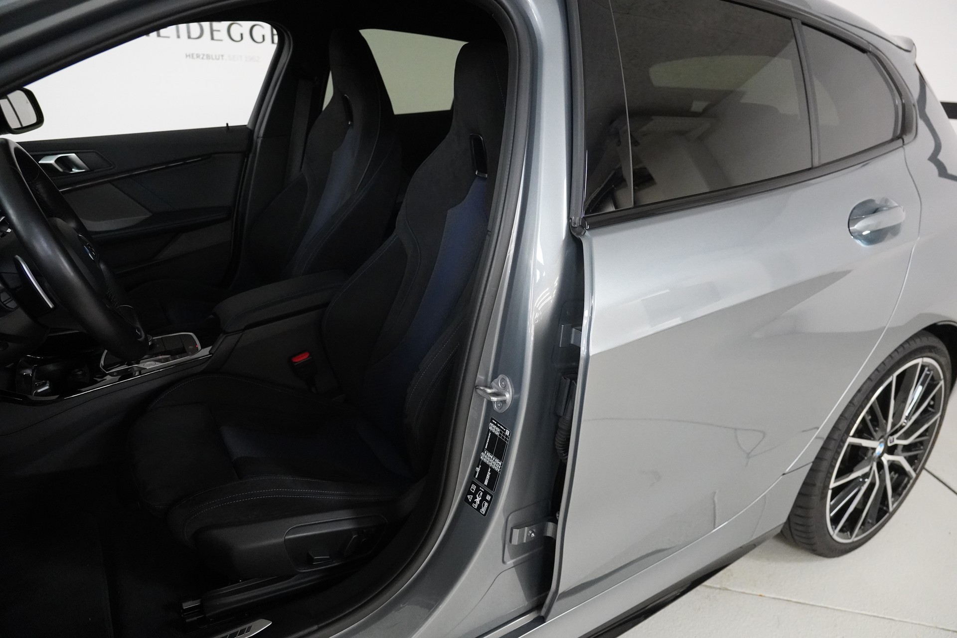 BMW M135i xDrive M Sport Pro Steptronic-image-11