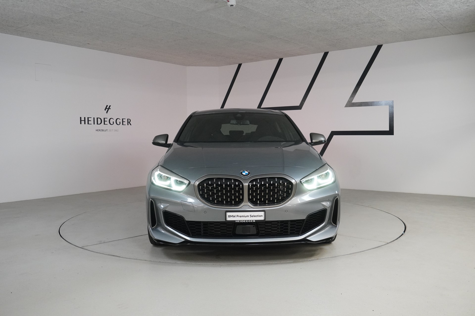 BMW M135i xDrive M Sport Pro Steptronic-image-1