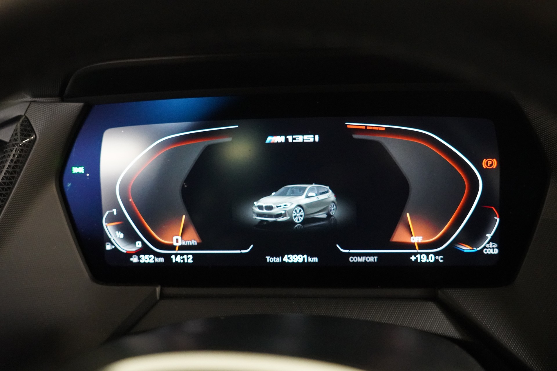 BMW M135i xDrive M Sport Pro Steptronic-image-21