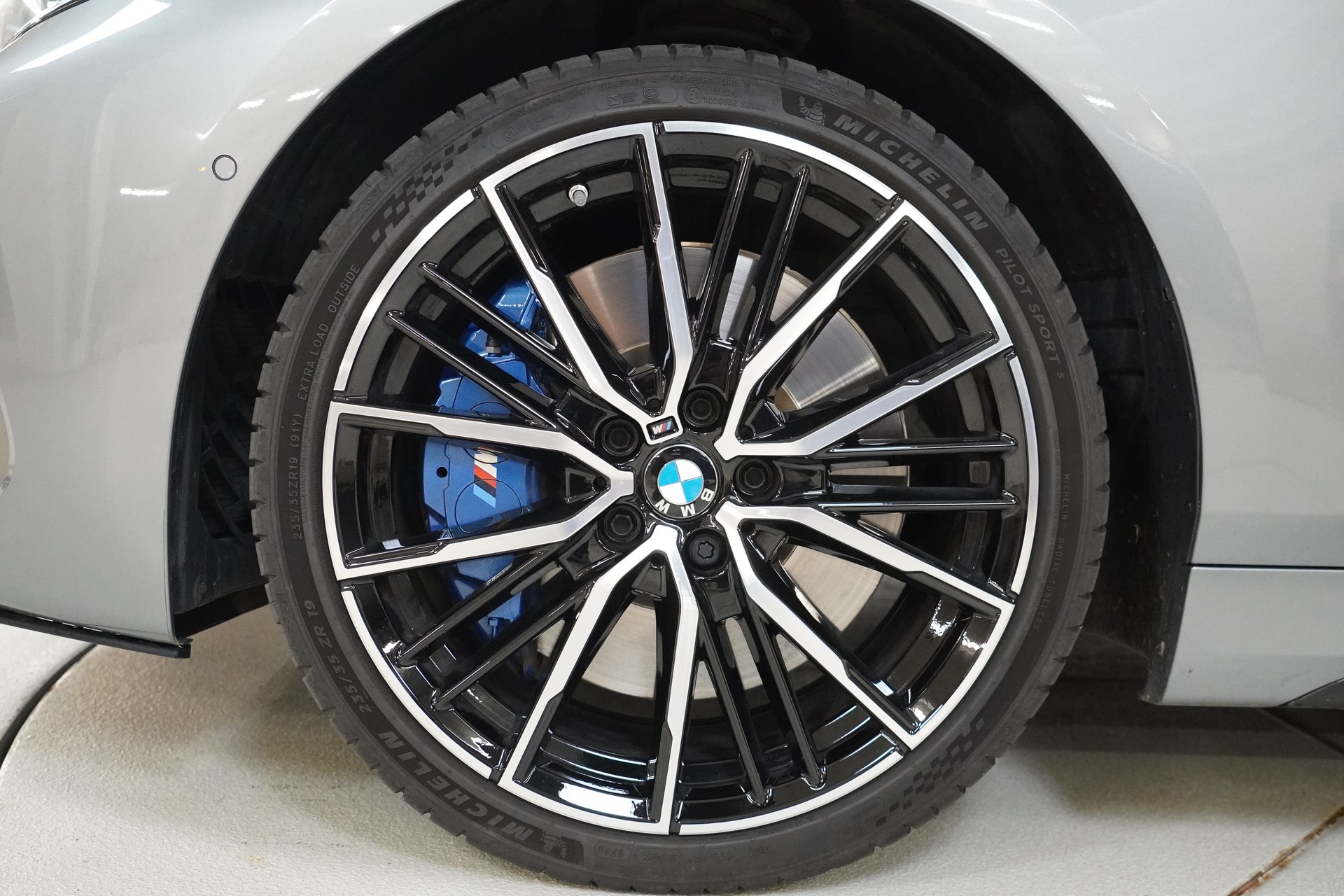 BMW M135i xDrive M Sport Pro Steptronic-image-9