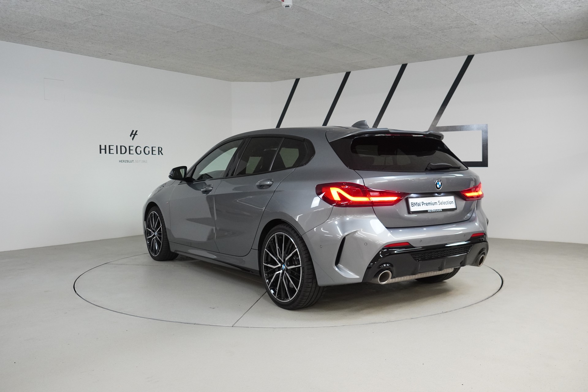 BMW M135i xDrive M Sport Pro Steptronic-image-4