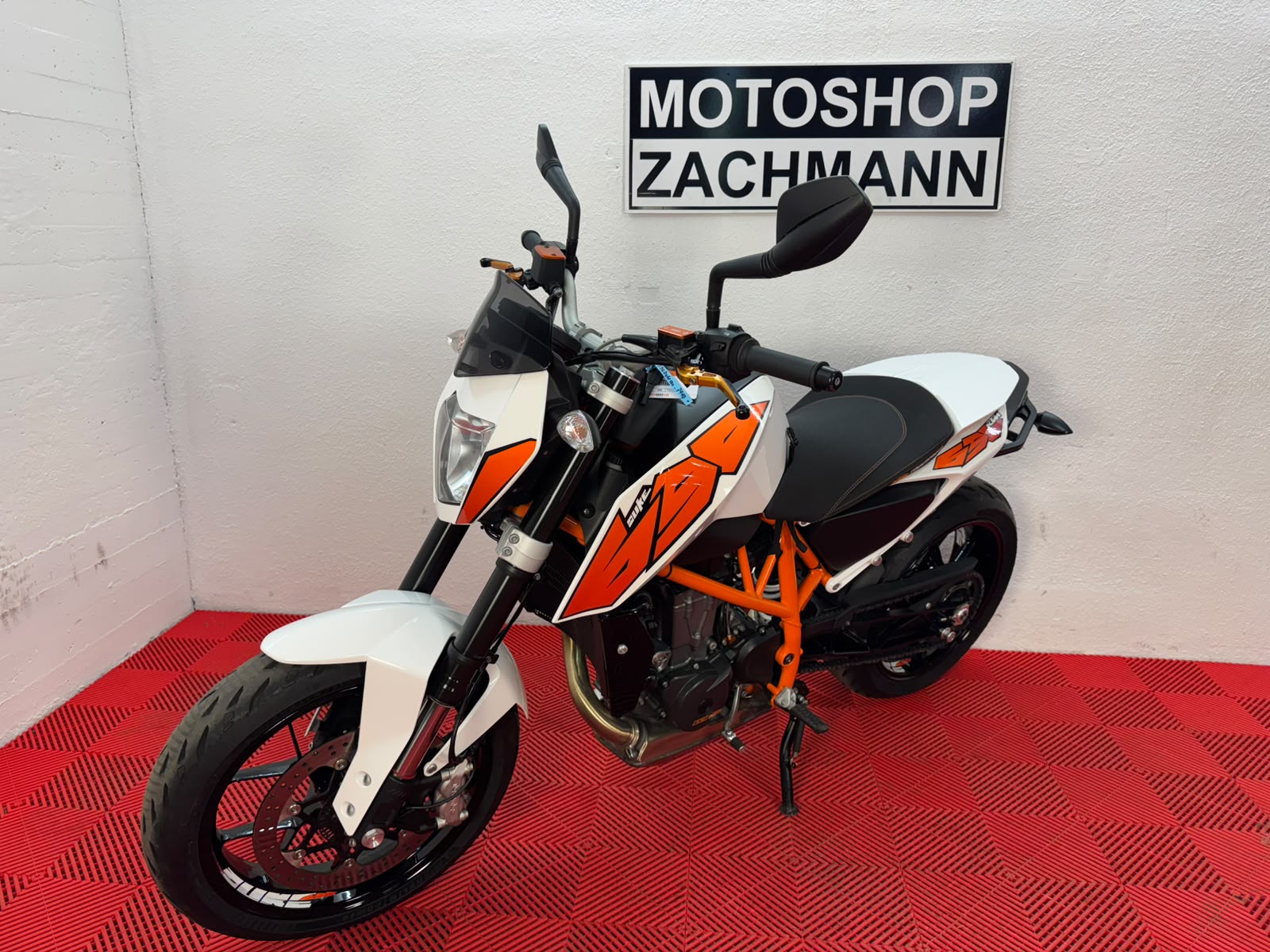 KTM 690 Duke ABS (35kW)-showroom-element-1