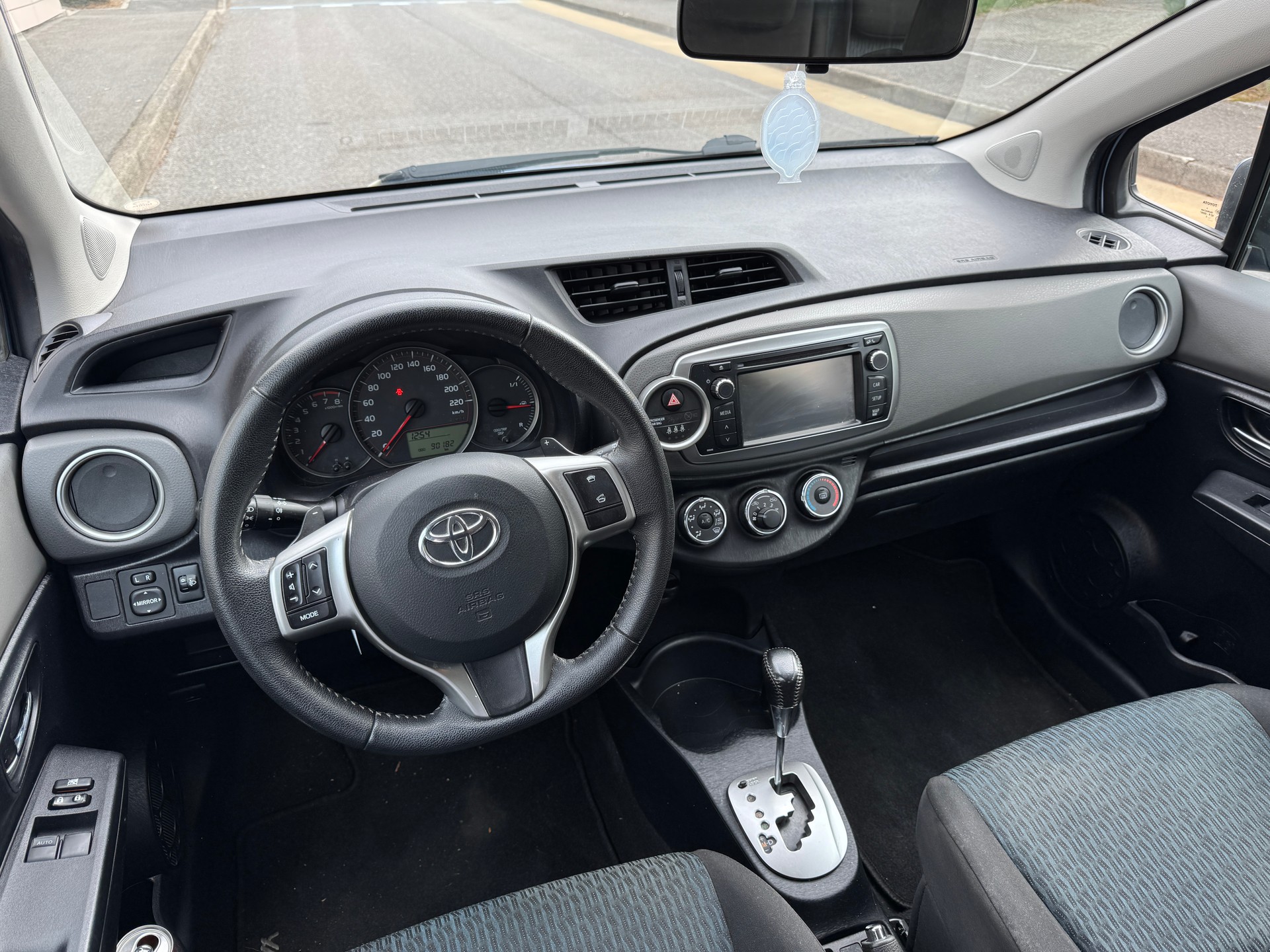 TOYOTA Yaris 1.33 Luna Multidrive-image-10
