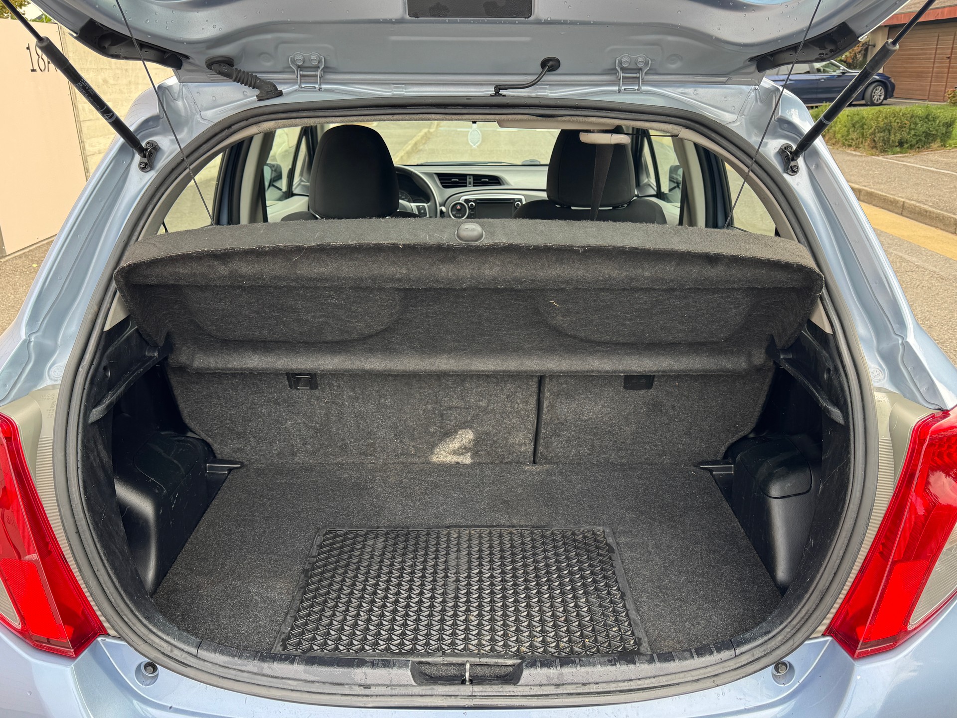 TOYOTA Yaris 1.33 Luna Multidrive-image-15