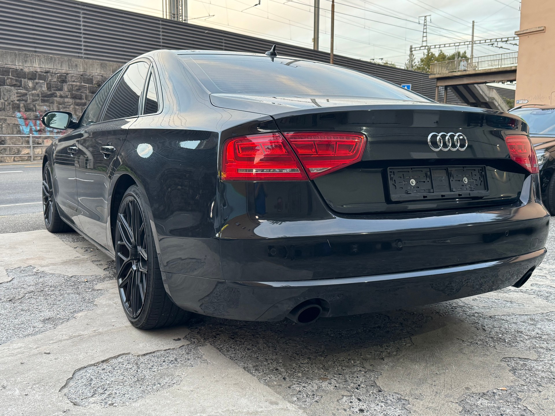 AUDI 4.2 V8 FSI quattro T-Tronic-image-1