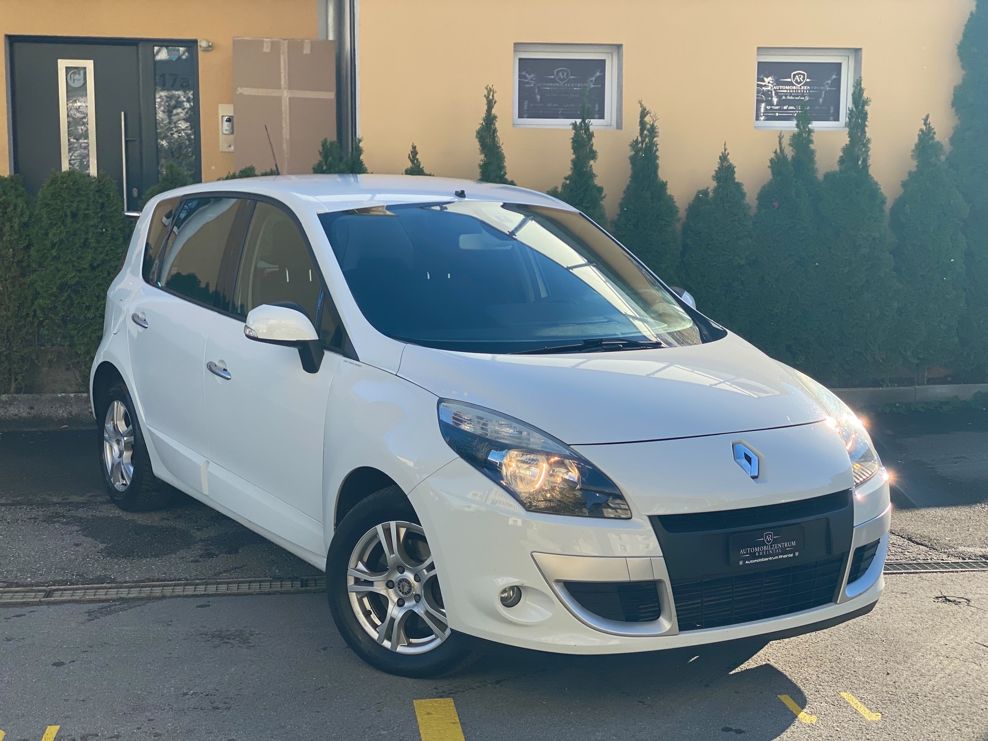 RENAULT Scénic 1.4 16V Turbo Privilège-image-2