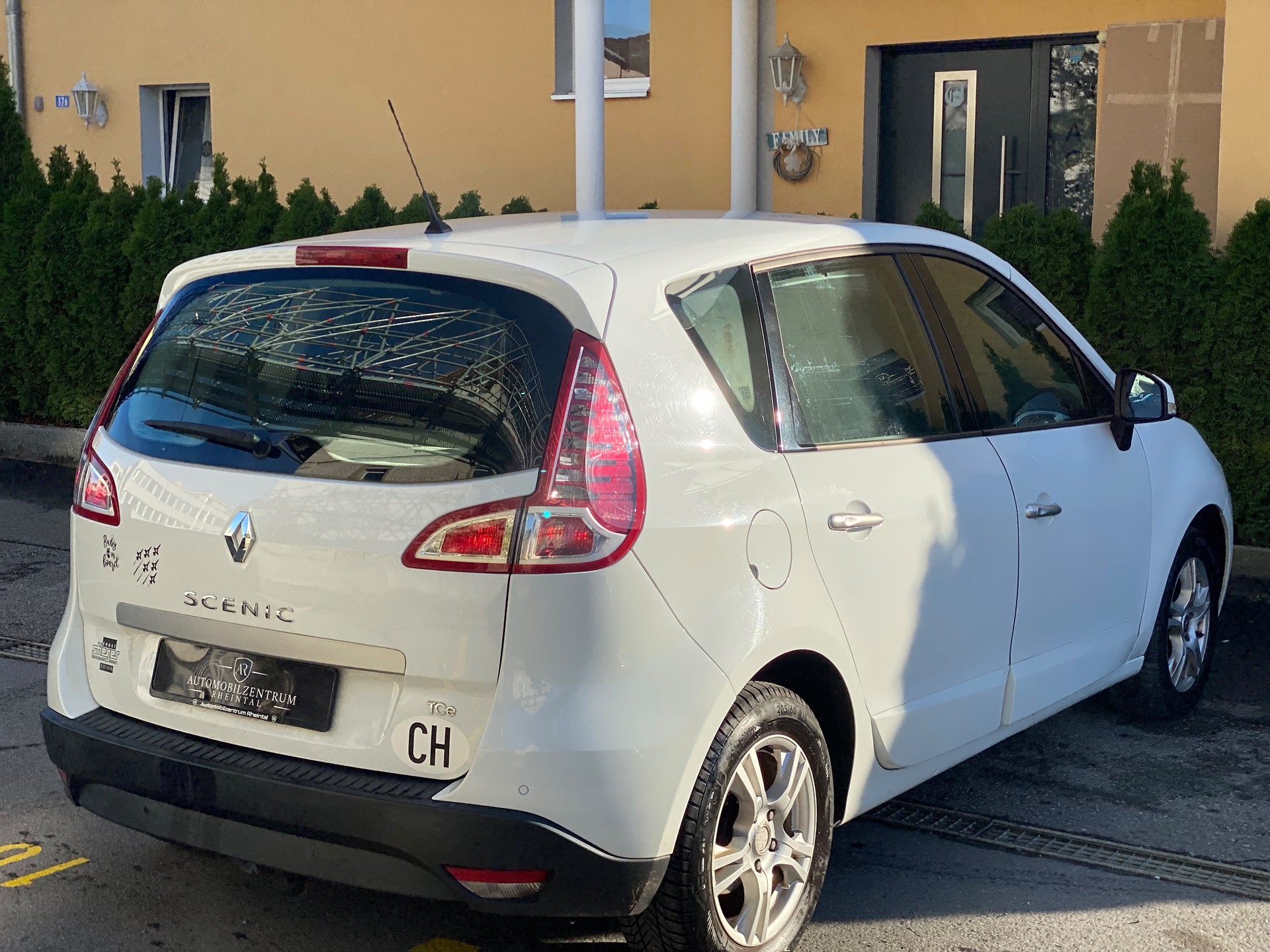RENAULT Scénic 1.4 16V Turbo Privilège-image-4