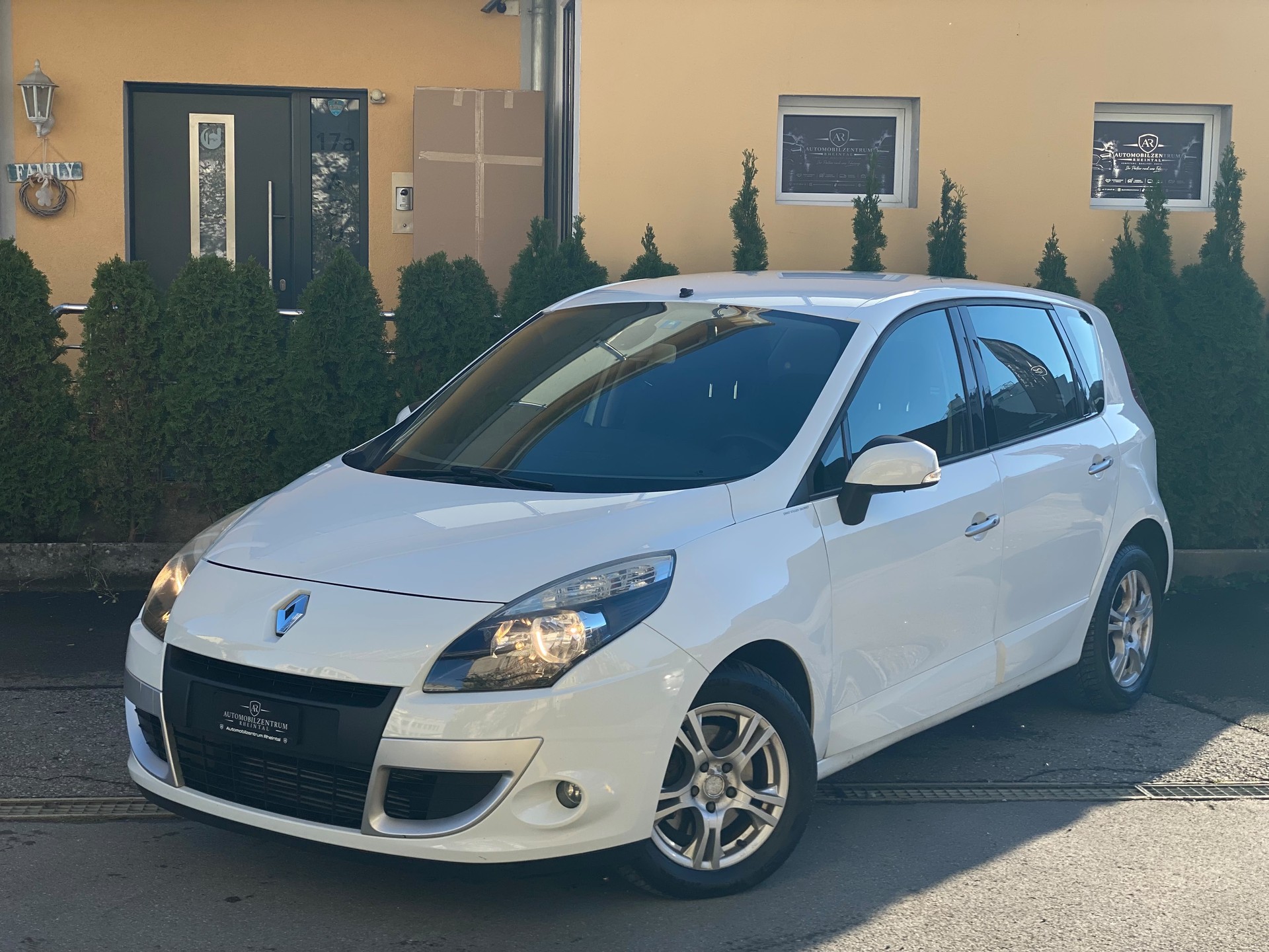 RENAULT Scénic 1.4 16V Turbo Privilège-image-0