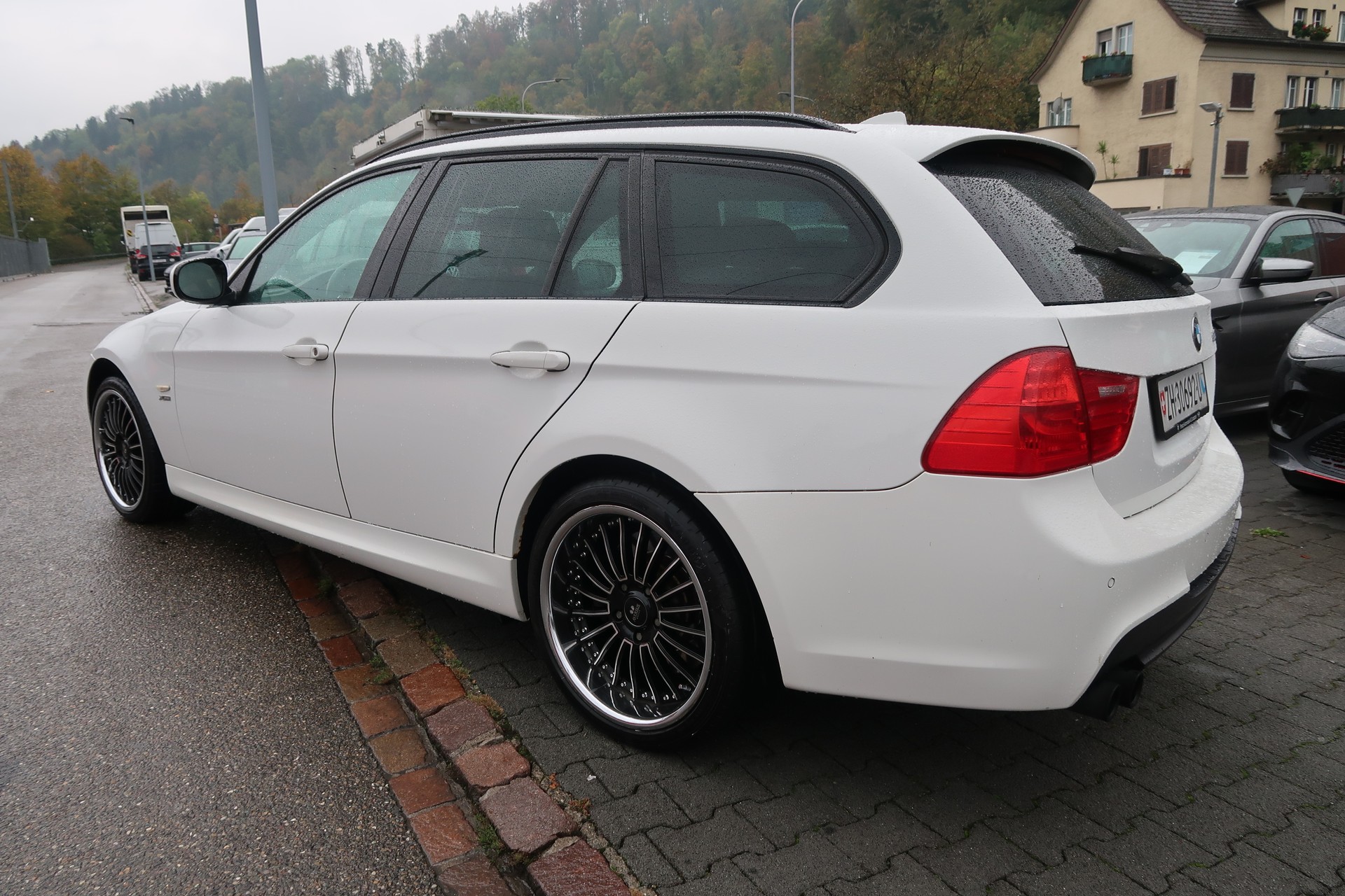 BMW 330i xDrive Touring Steptronic-image-4