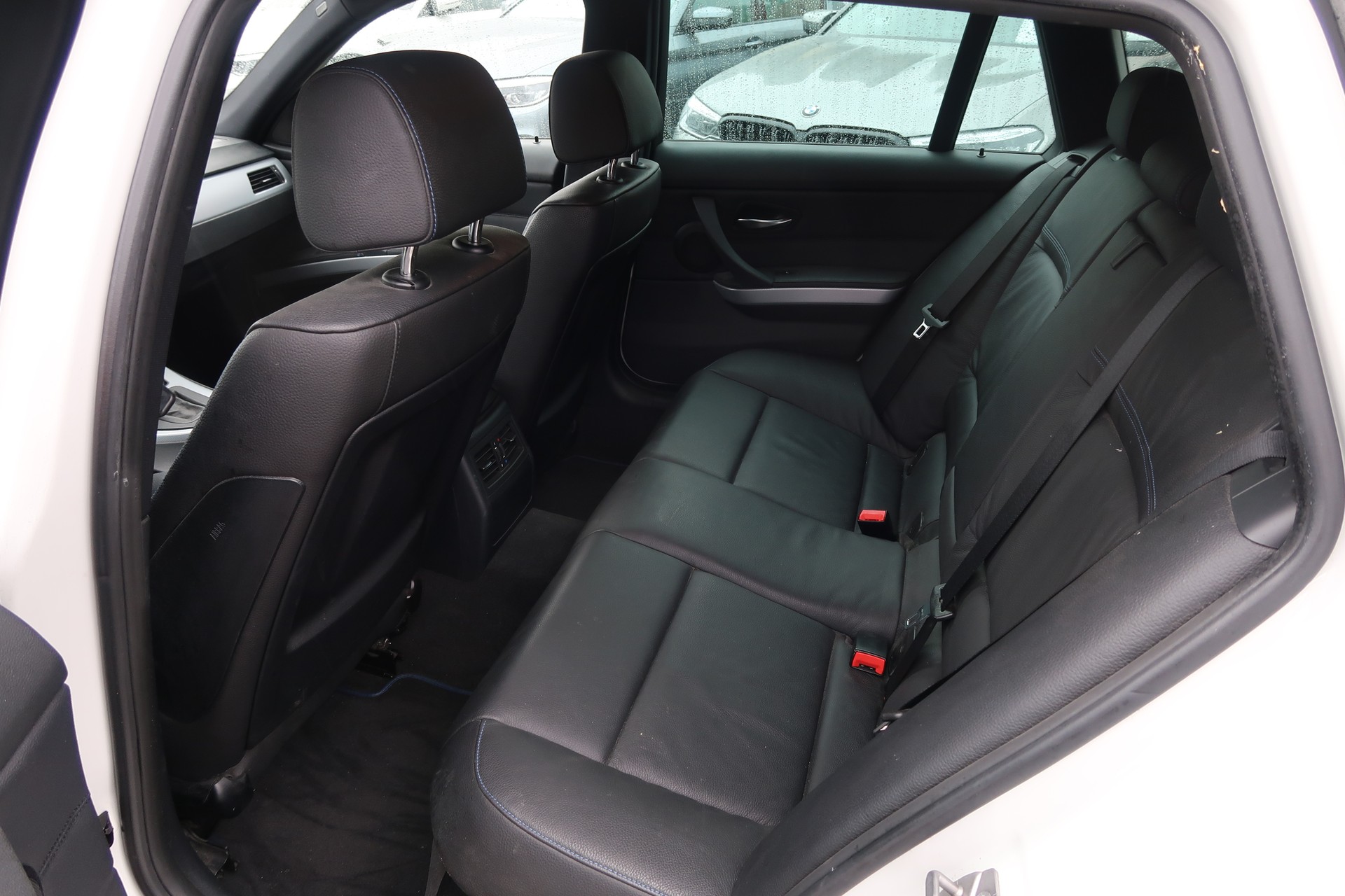 BMW 330i xDrive Touring Steptronic-image-6