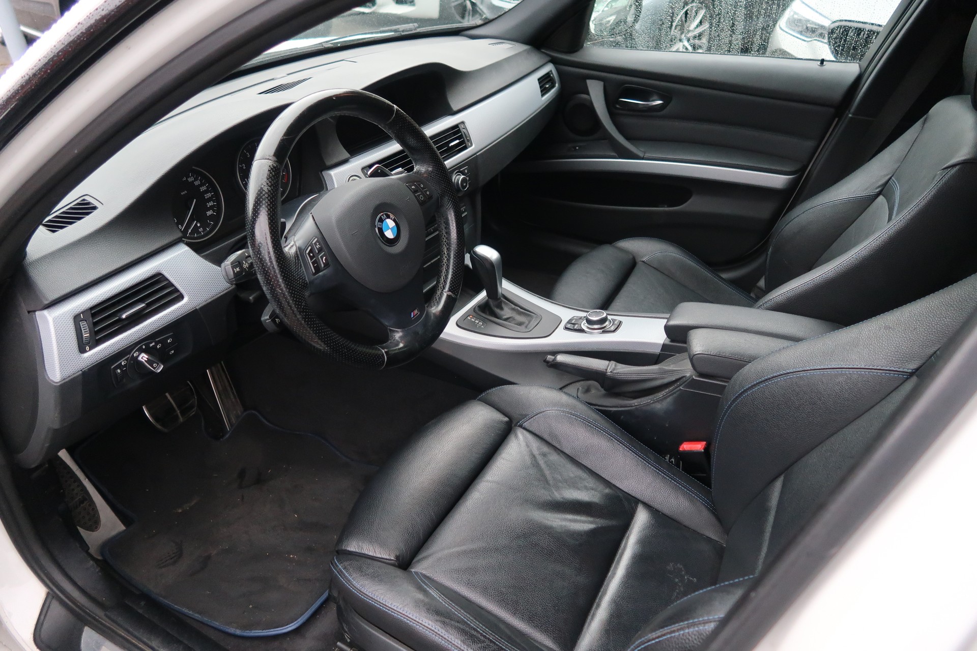BMW 330i xDrive Touring Steptronic-image-5