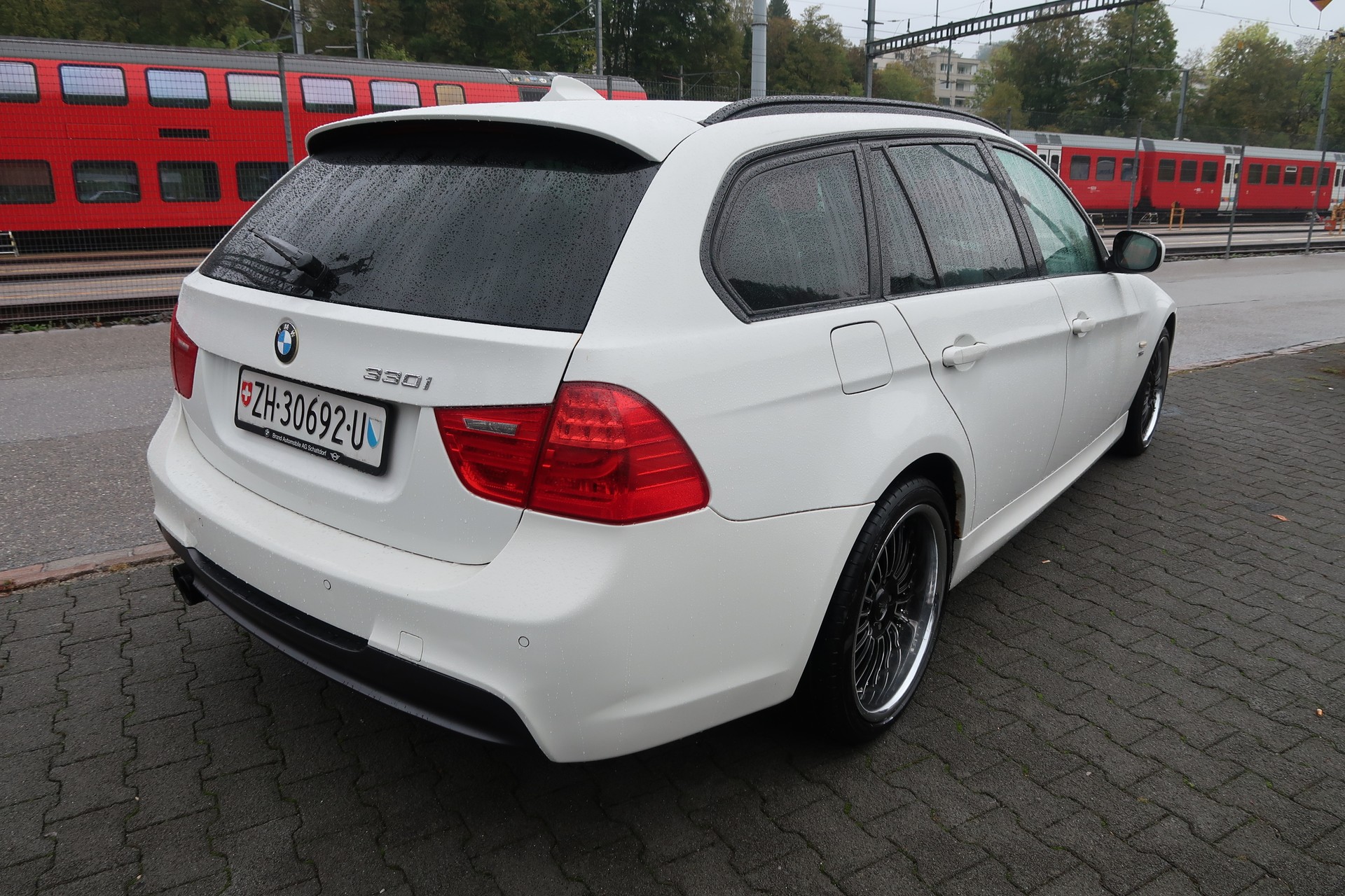 BMW 330i xDrive Touring Steptronic-image-3
