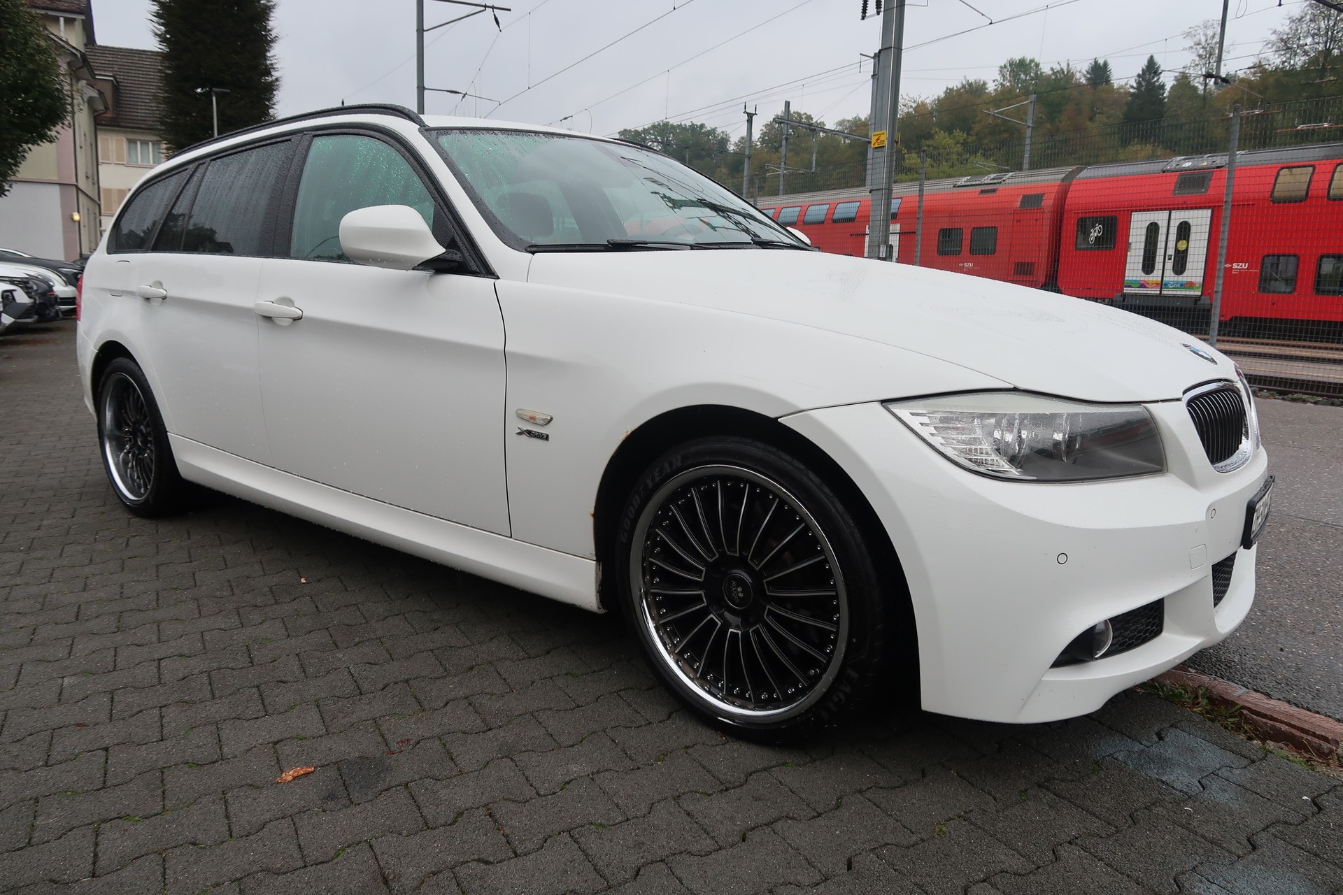 BMW 330i xDrive Touring Steptronic-image-2
