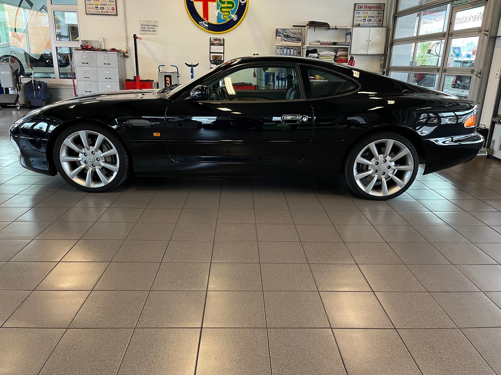 ASTON MARTIN DB7 Vantage-image-4