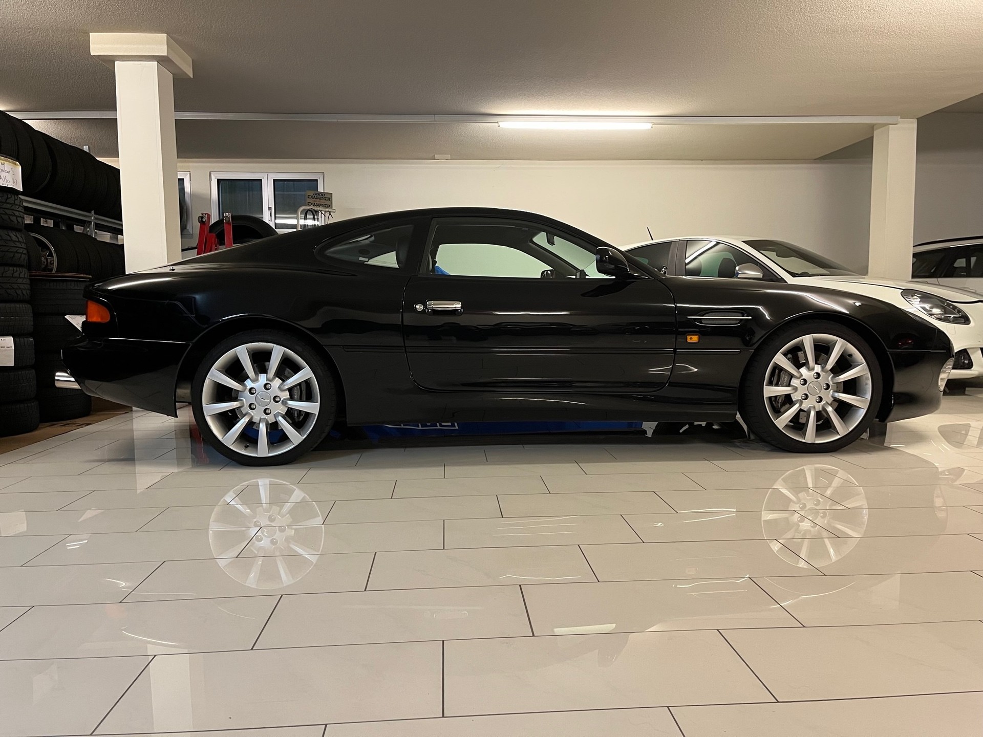 ASTON MARTIN DB7 Vantage-image-1