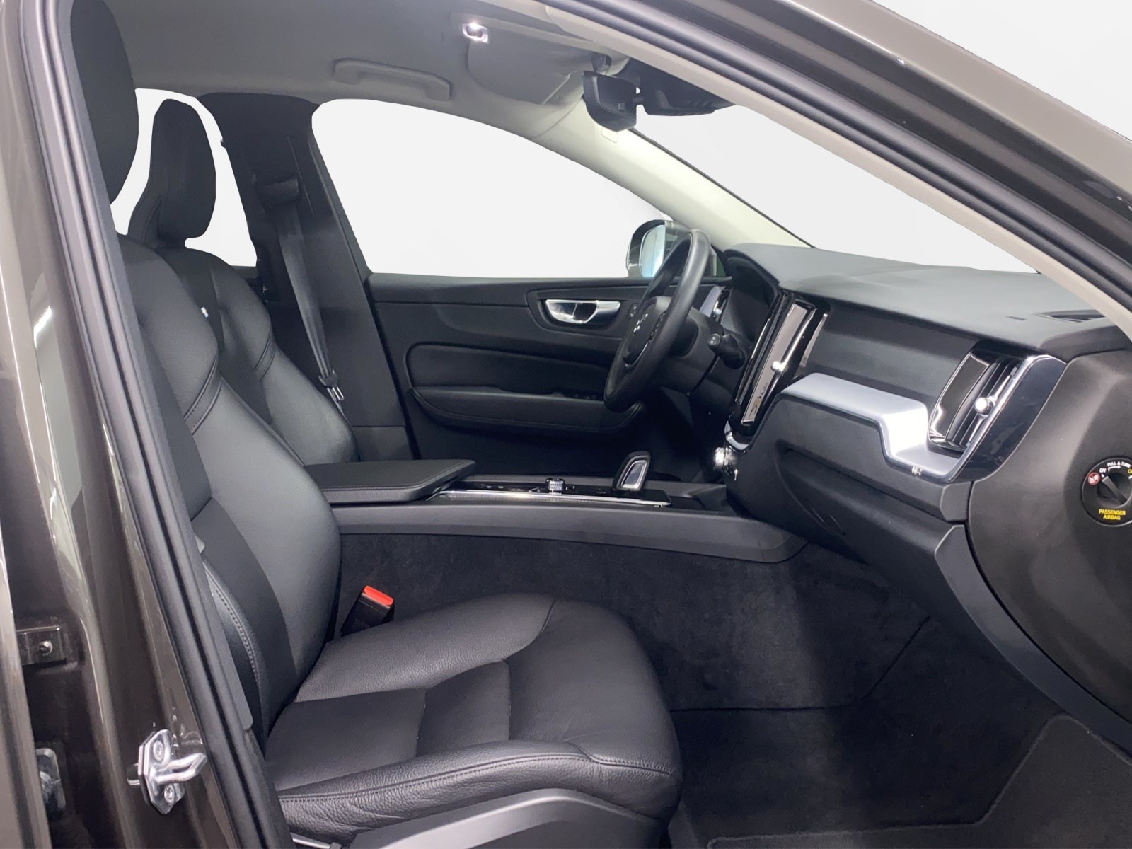 VOLVO XC60 B4 Diesel Mild Hybrid AWD Momentum Geartronic-image-10