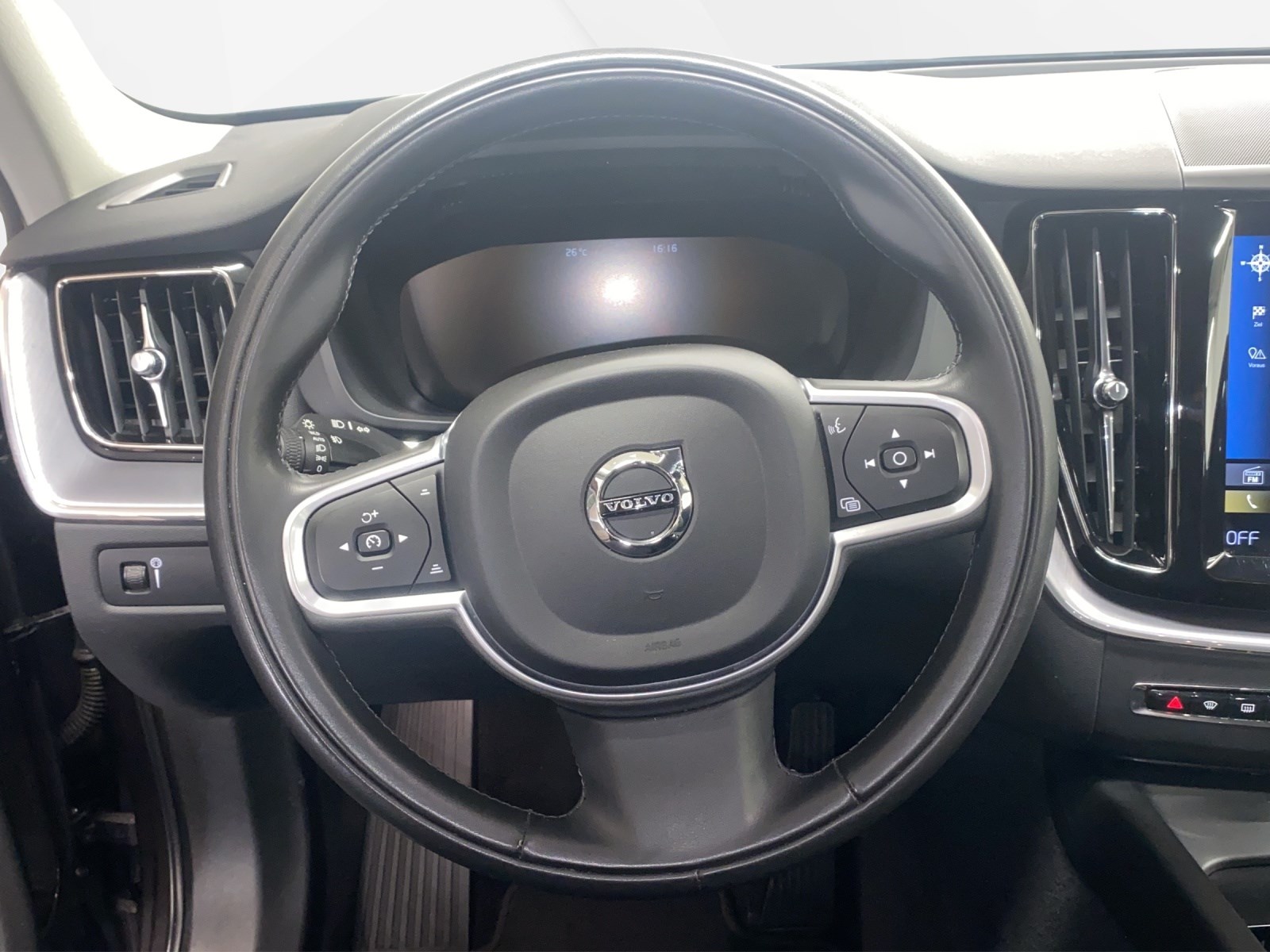 VOLVO XC60 B4 Diesel Mild Hybrid AWD Momentum Geartronic-image-13