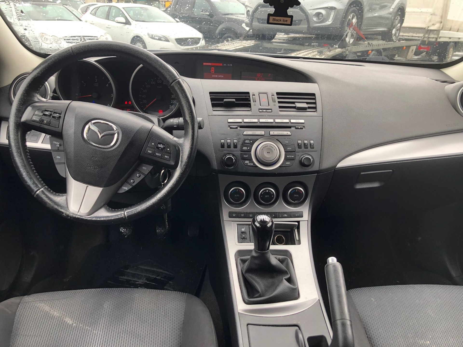 MAZDA 3-image-10