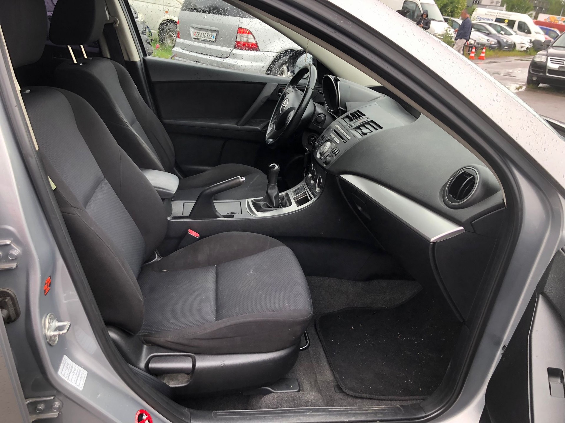 MAZDA 3-image-8