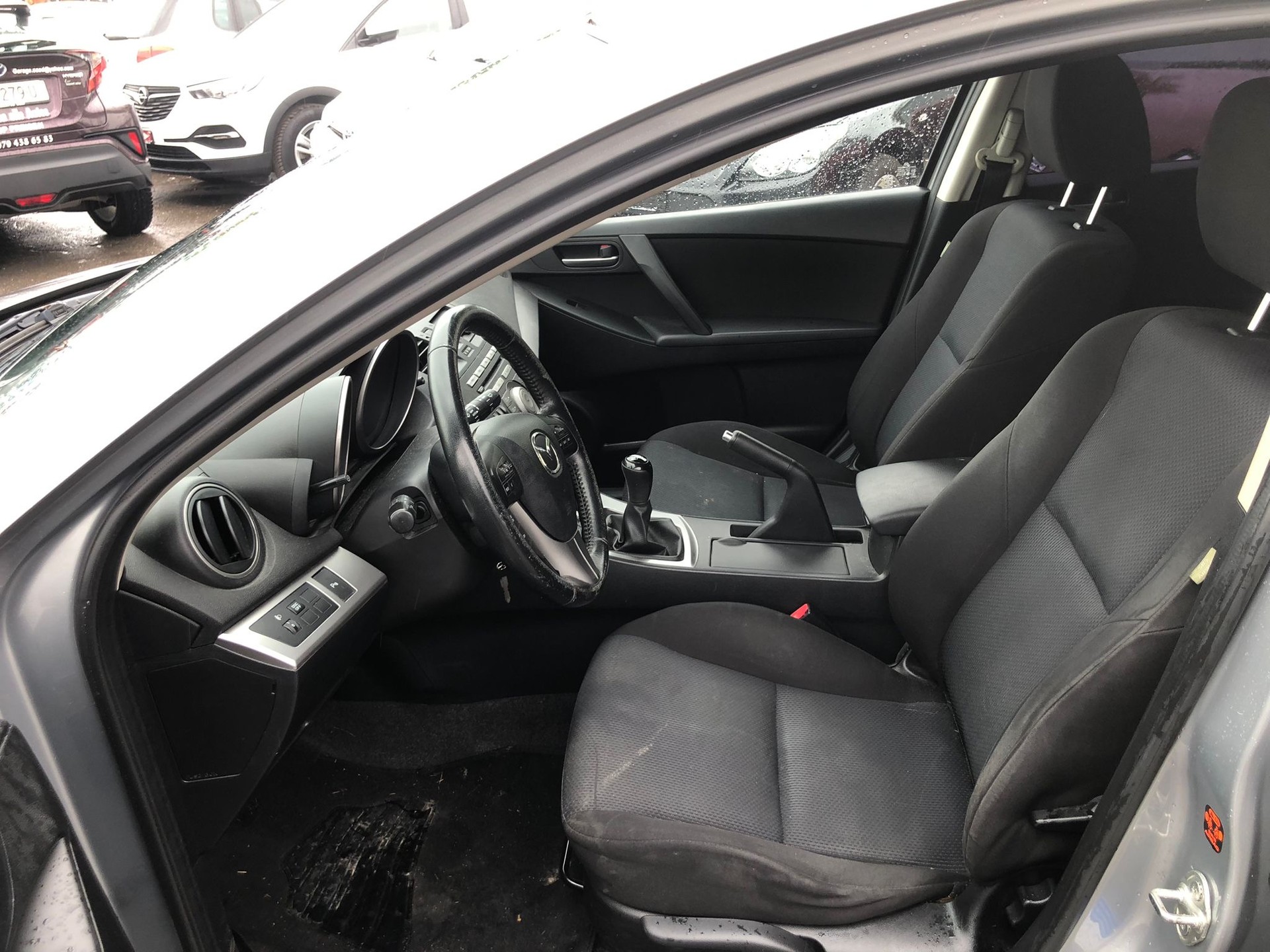 MAZDA 3-image-12