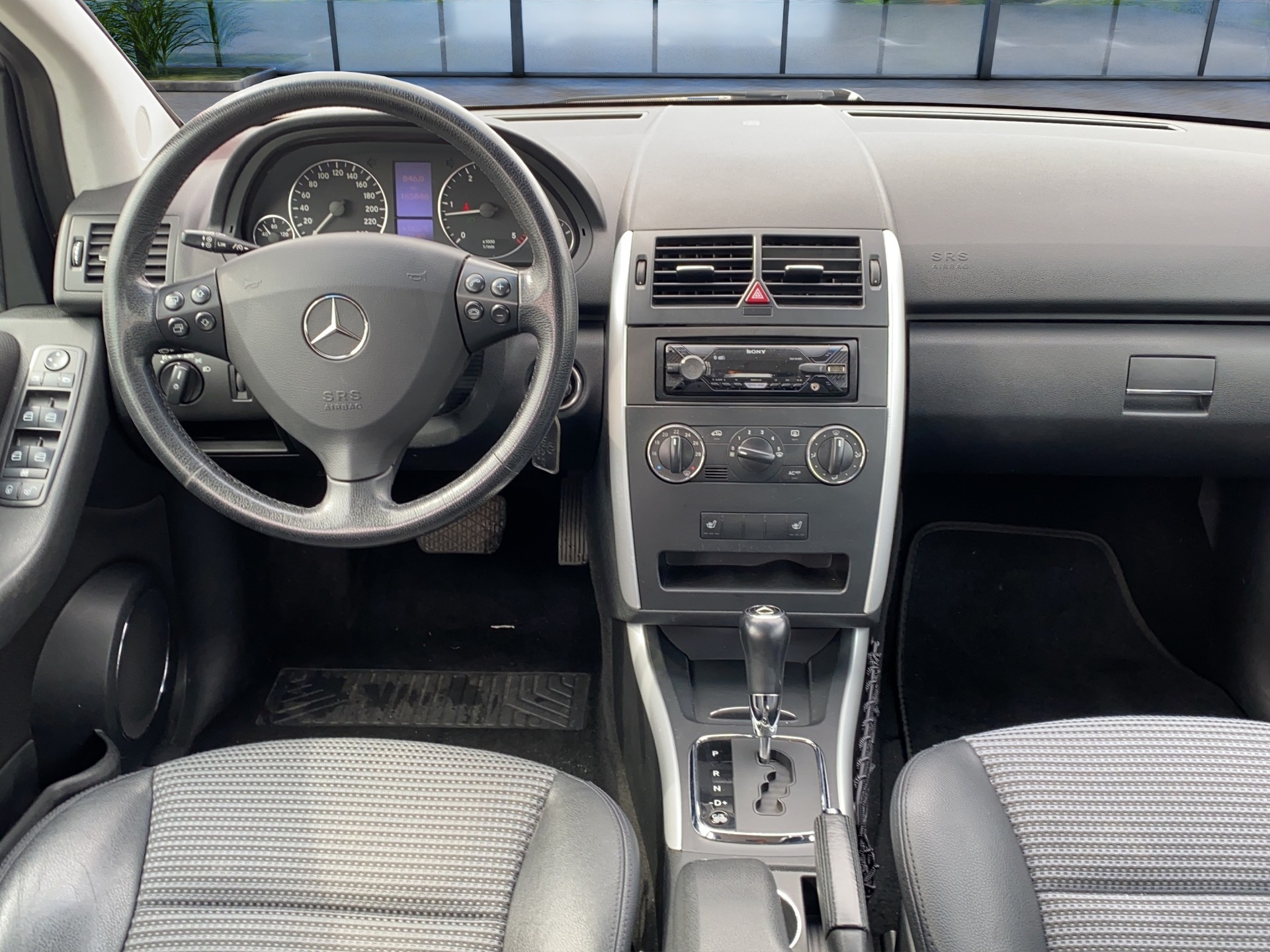 MERCEDES-BENZ A 160 CDI Avantgarde-image-9