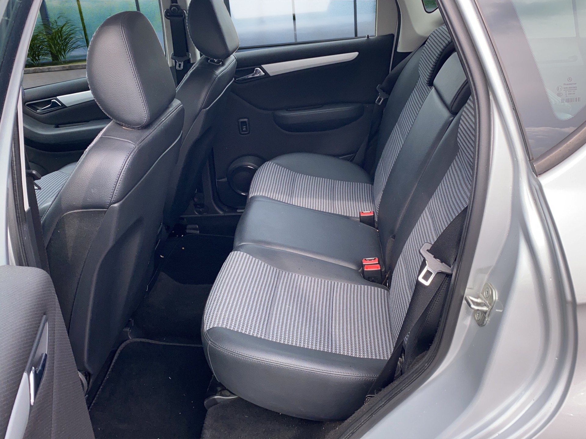 MERCEDES-BENZ A 160 CDI Avantgarde-image-13