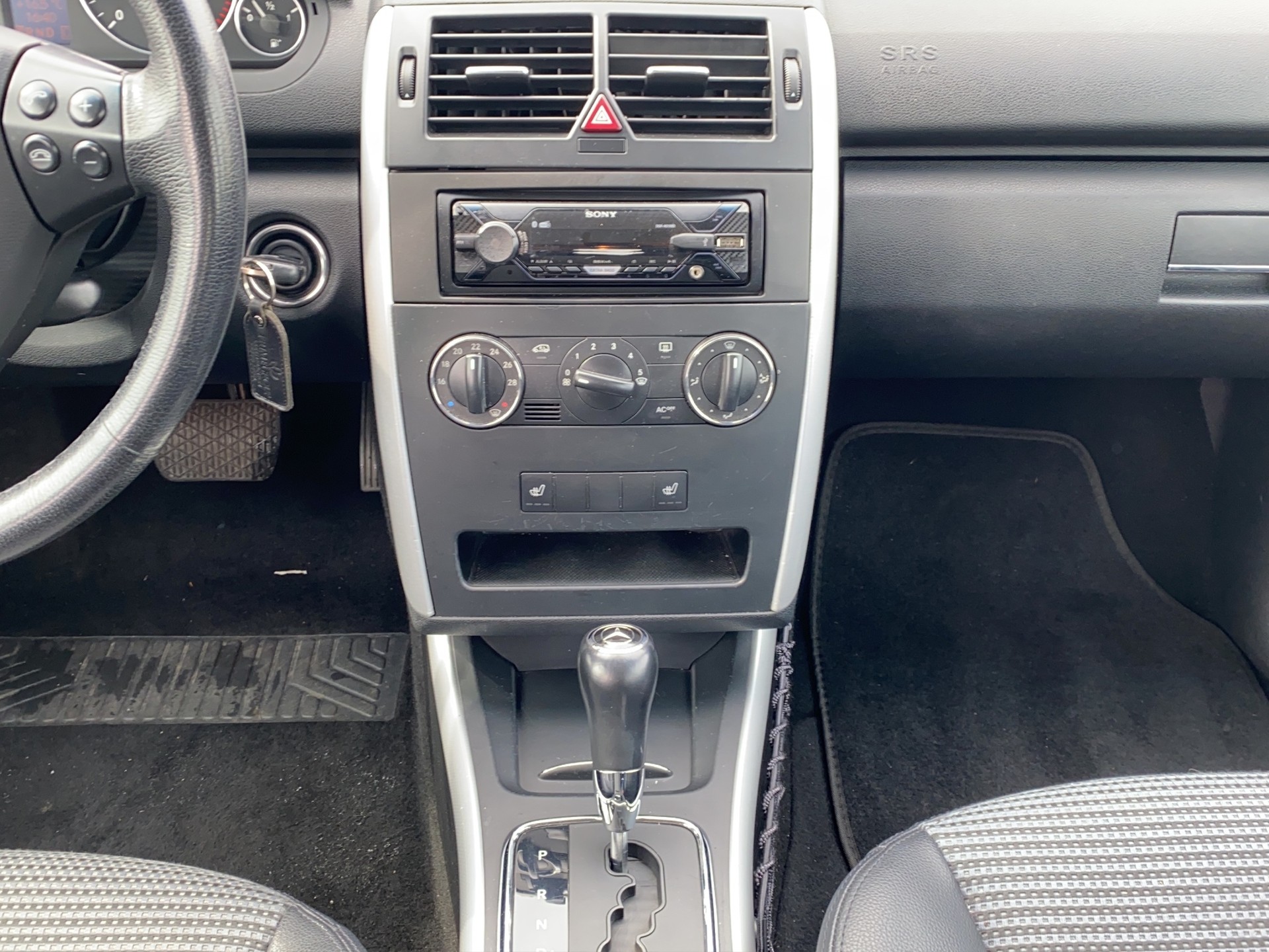 MERCEDES-BENZ A 160 CDI Avantgarde-image-12