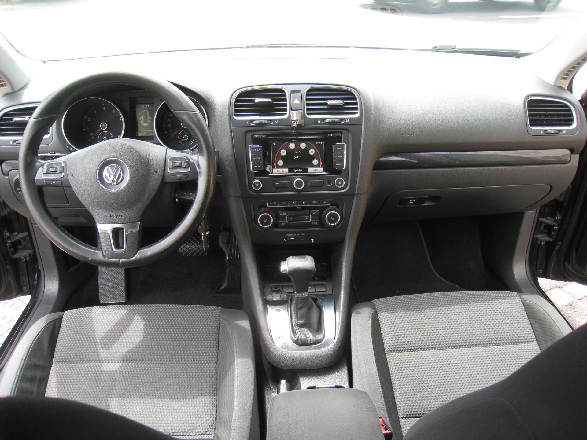 VW Golf Variant 1.4 TSI Comfortline DSG-image-13