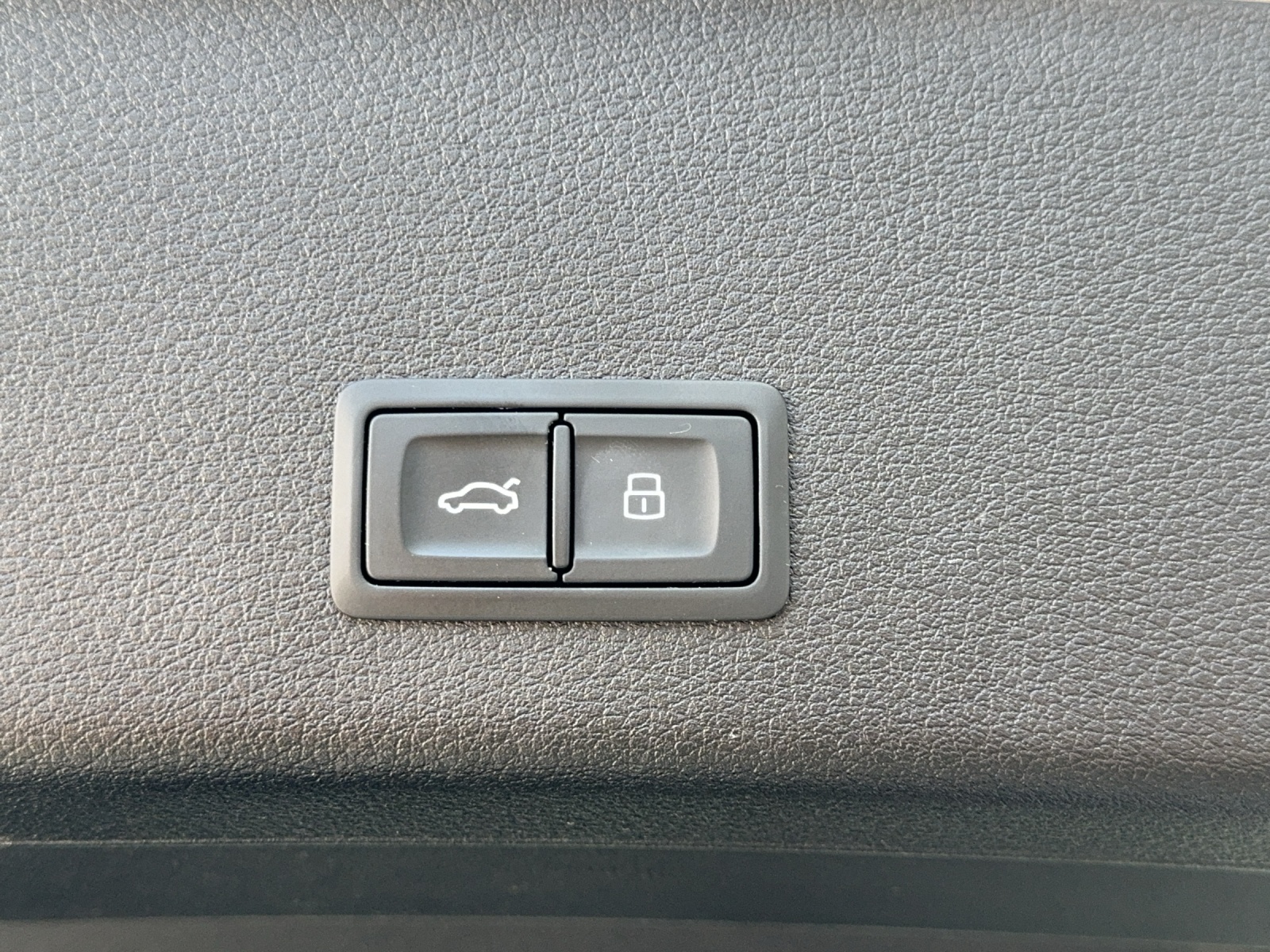 AUDI e-tron S quattro-image-11