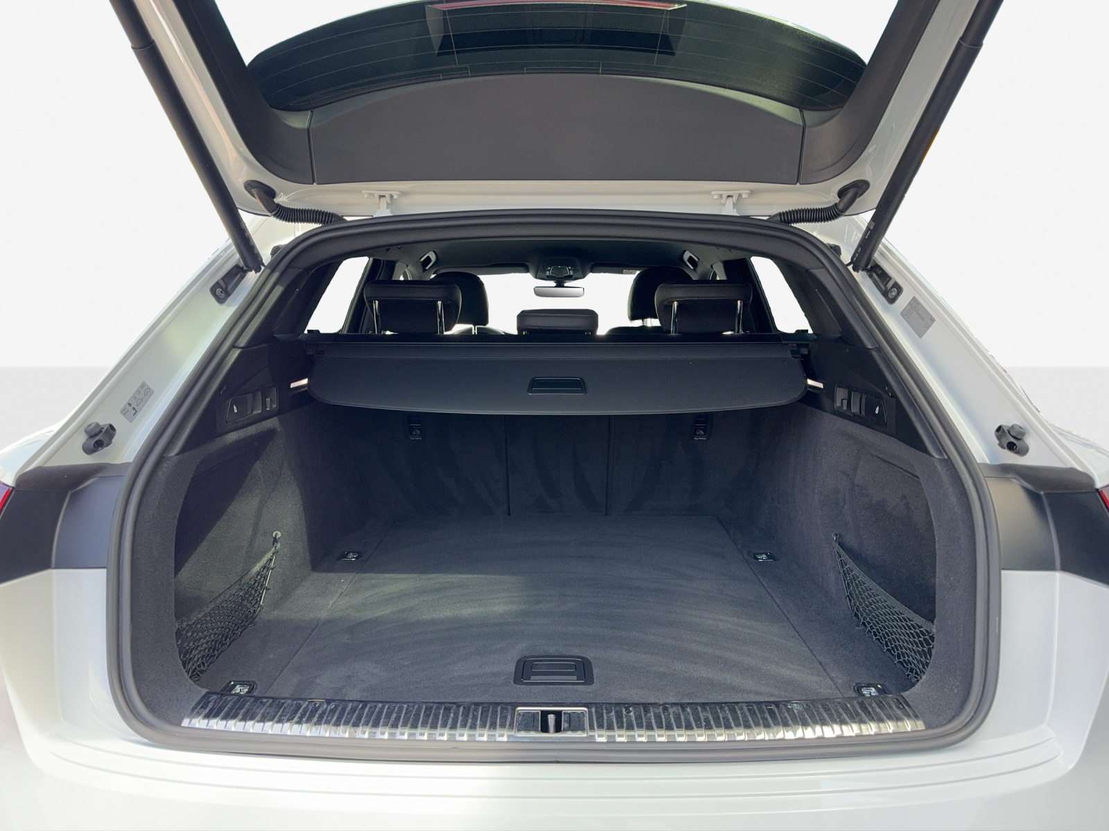 AUDI e-tron S quattro-image-10