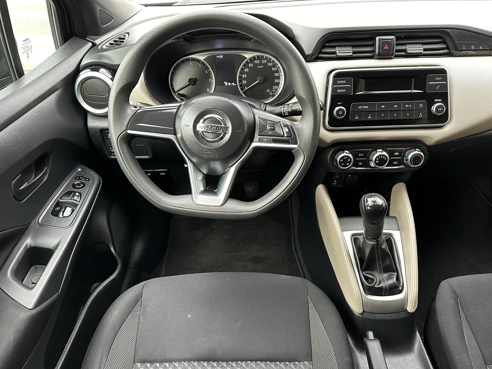 NISSAN Micra 1.0 visia-image-6