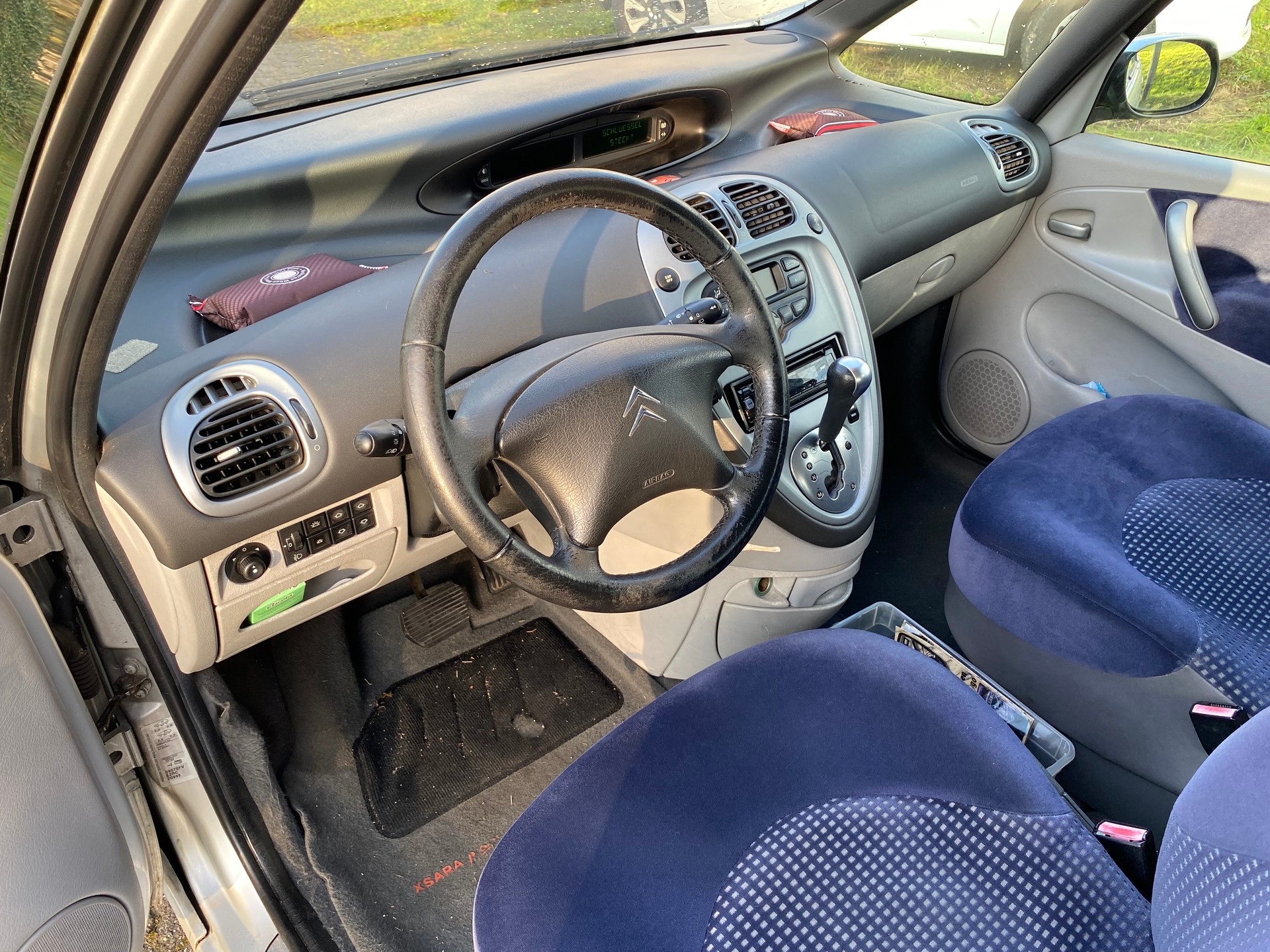 CITROEN Xsara Picasso 2.0i 16V Exclusive Automatic-image-13