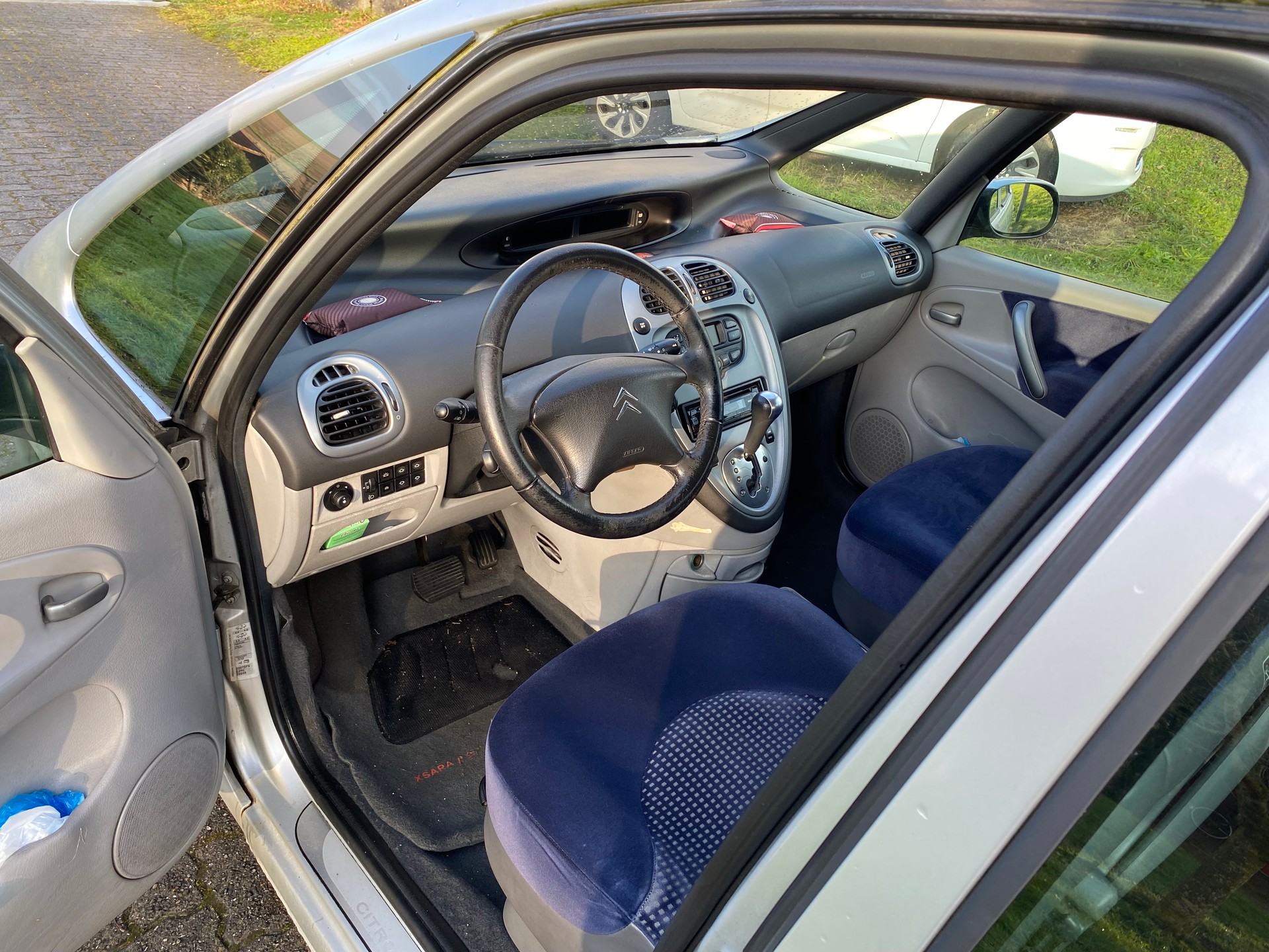 CITROEN Xsara Picasso 2.0i 16V Exclusive Automatic-image-12