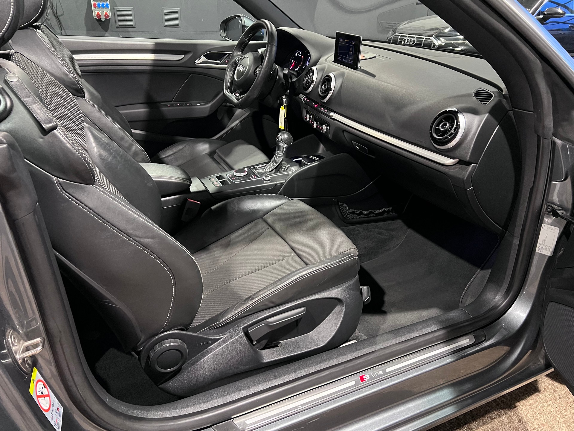AUDI A3 Cabriolet 2.0 TDI  S-Line  S-tronic-image-16