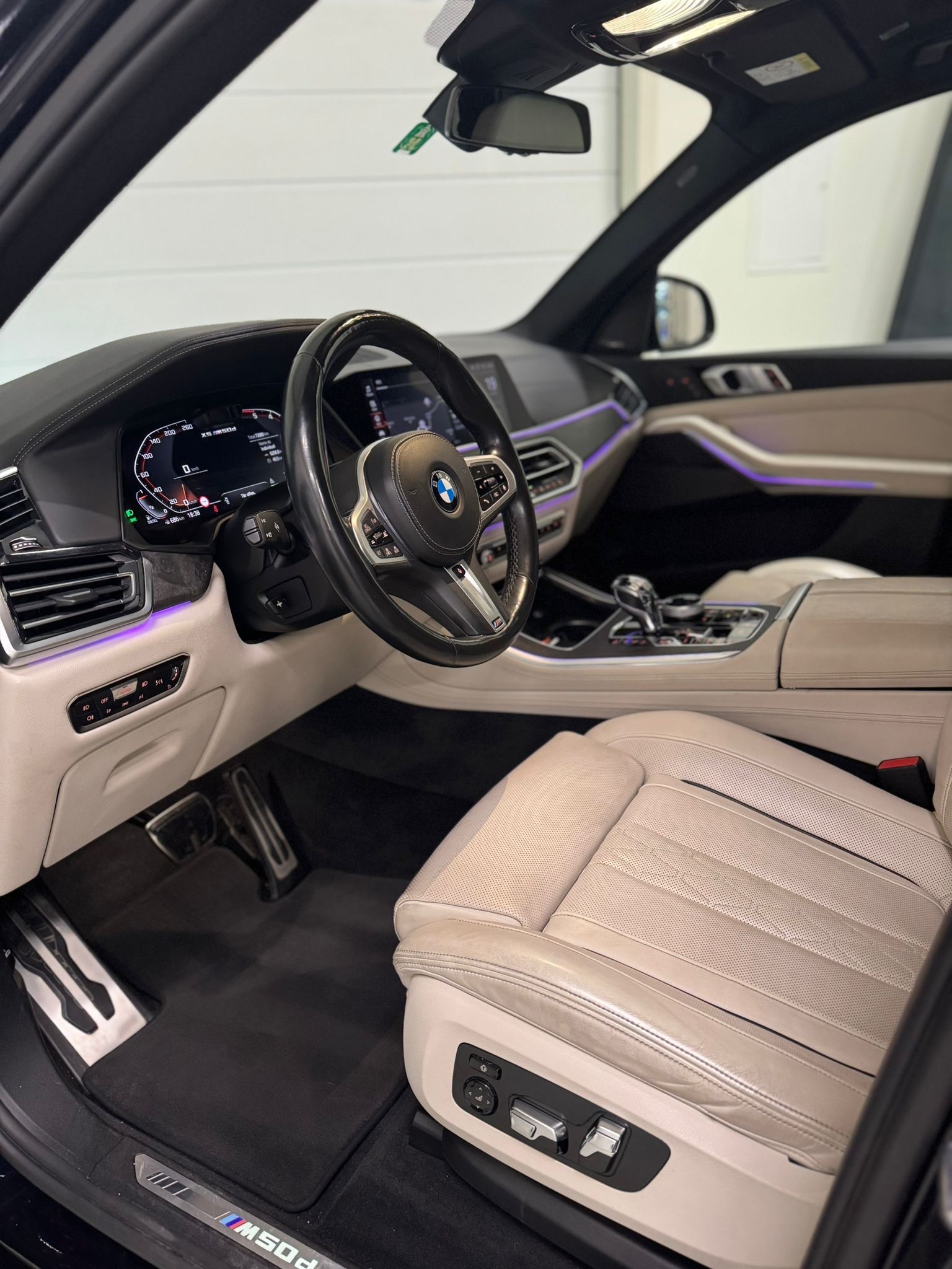 BMW X5 xDrive M50d Steptronic *Night Vision / Softclose / Panorama Sky Lounge / Massagesitze / Aktivlenkung*-image-7