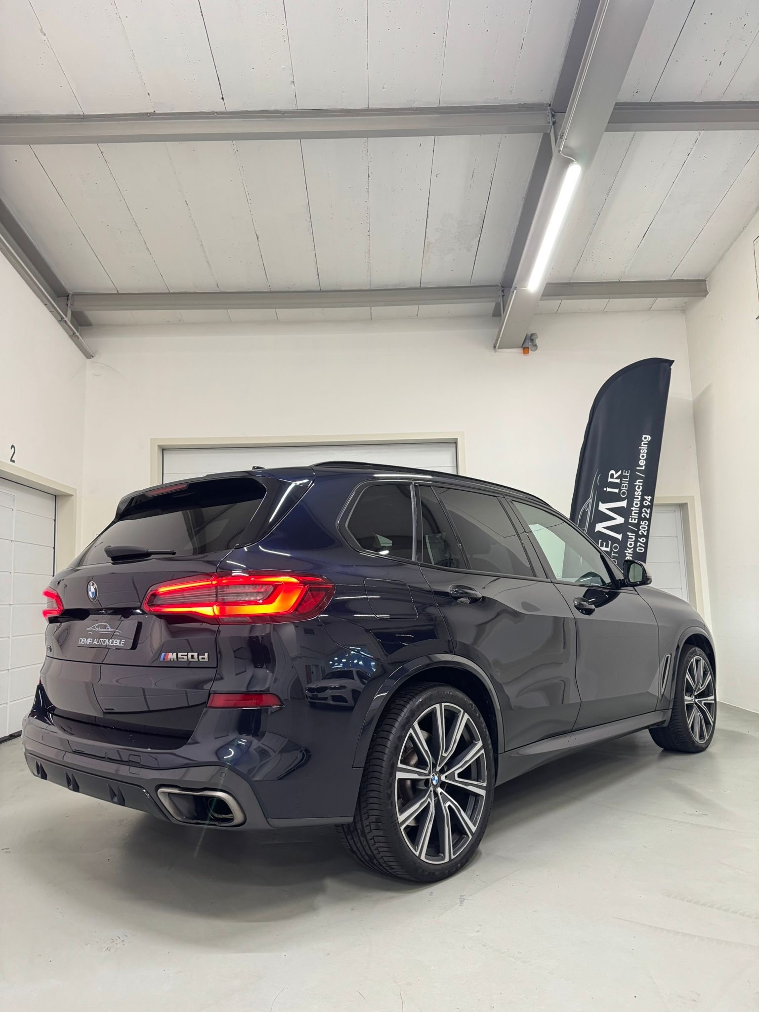 BMW X5 xDrive M50d Steptronic *Night Vision / Softclose / Panorama Sky Lounge / Massagesitze / Aktivlenkung*-image-3