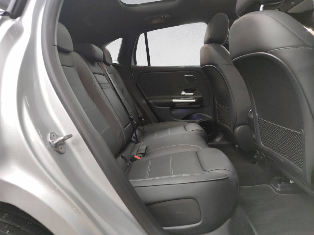 MERCEDES-BENZ EQA 250 AMG Line-image-13