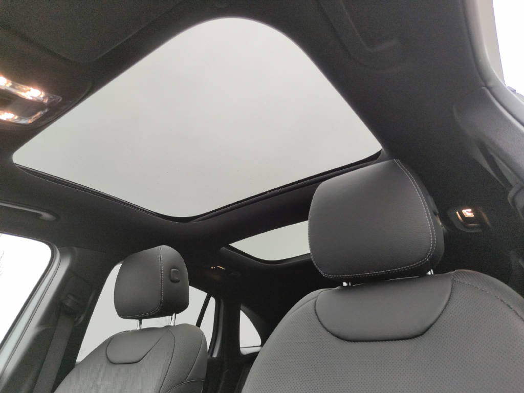 MERCEDES-BENZ EQA 250 AMG Line-image-11