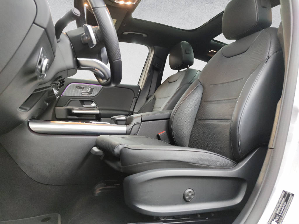 MERCEDES-BENZ EQA 250 AMG Line-image-10