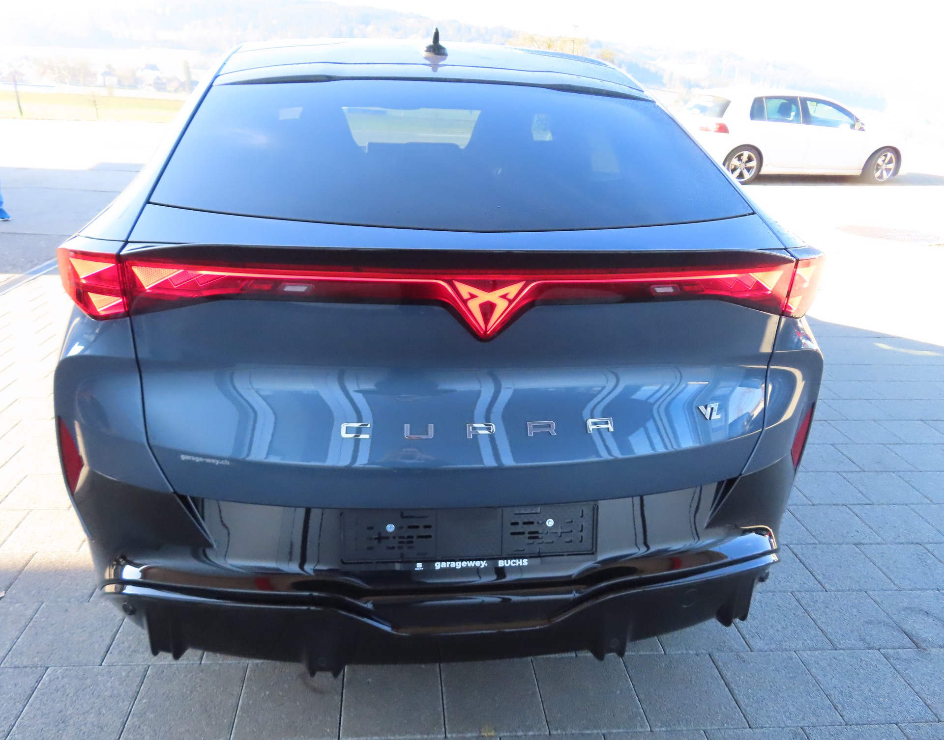 CUPRA Tavascan Type 9 77 kWh VZ Adrenaline-image-4
