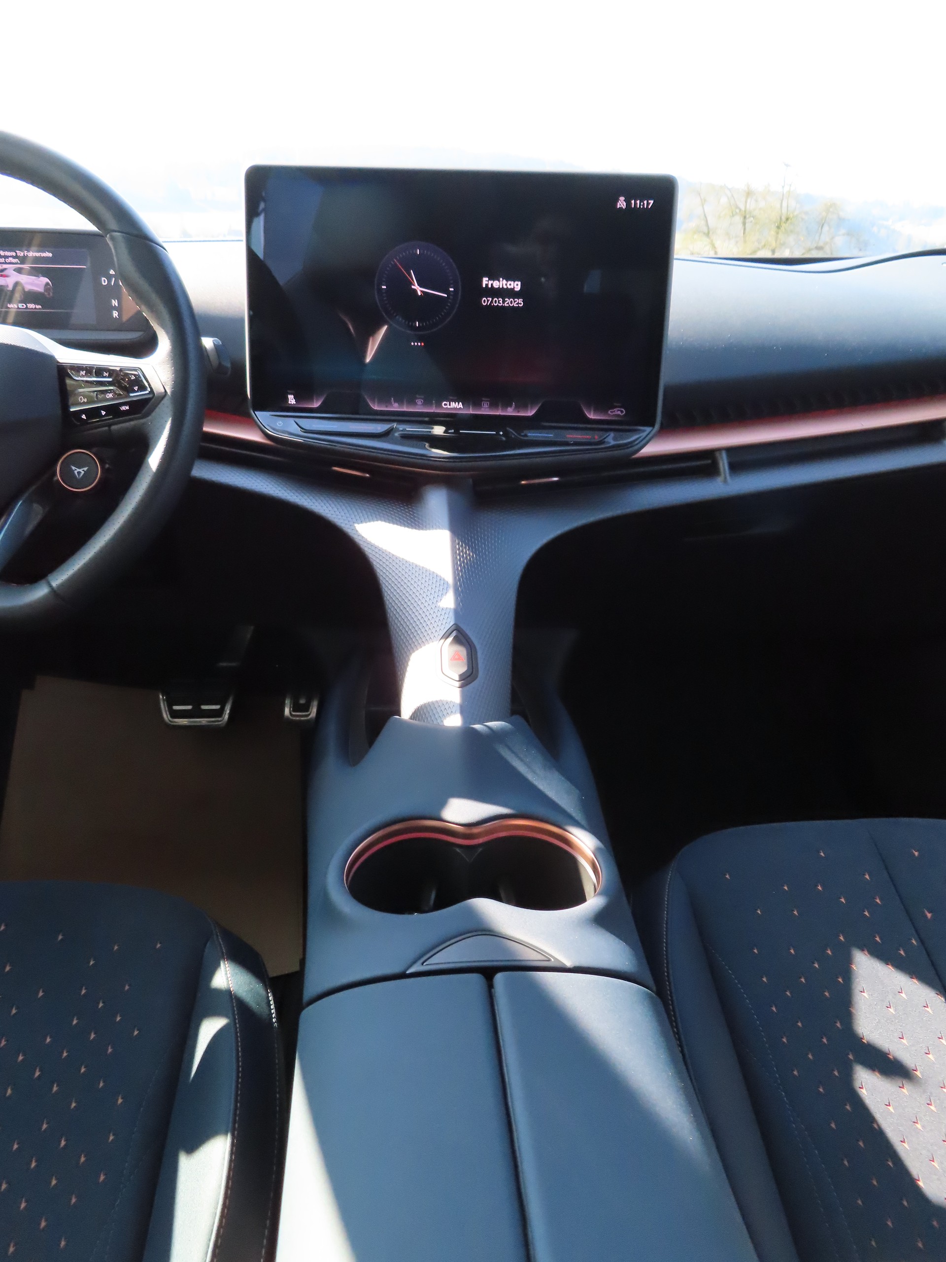 CUPRA Tavascan Type 9 77 kWh VZ Adrenaline-image-9