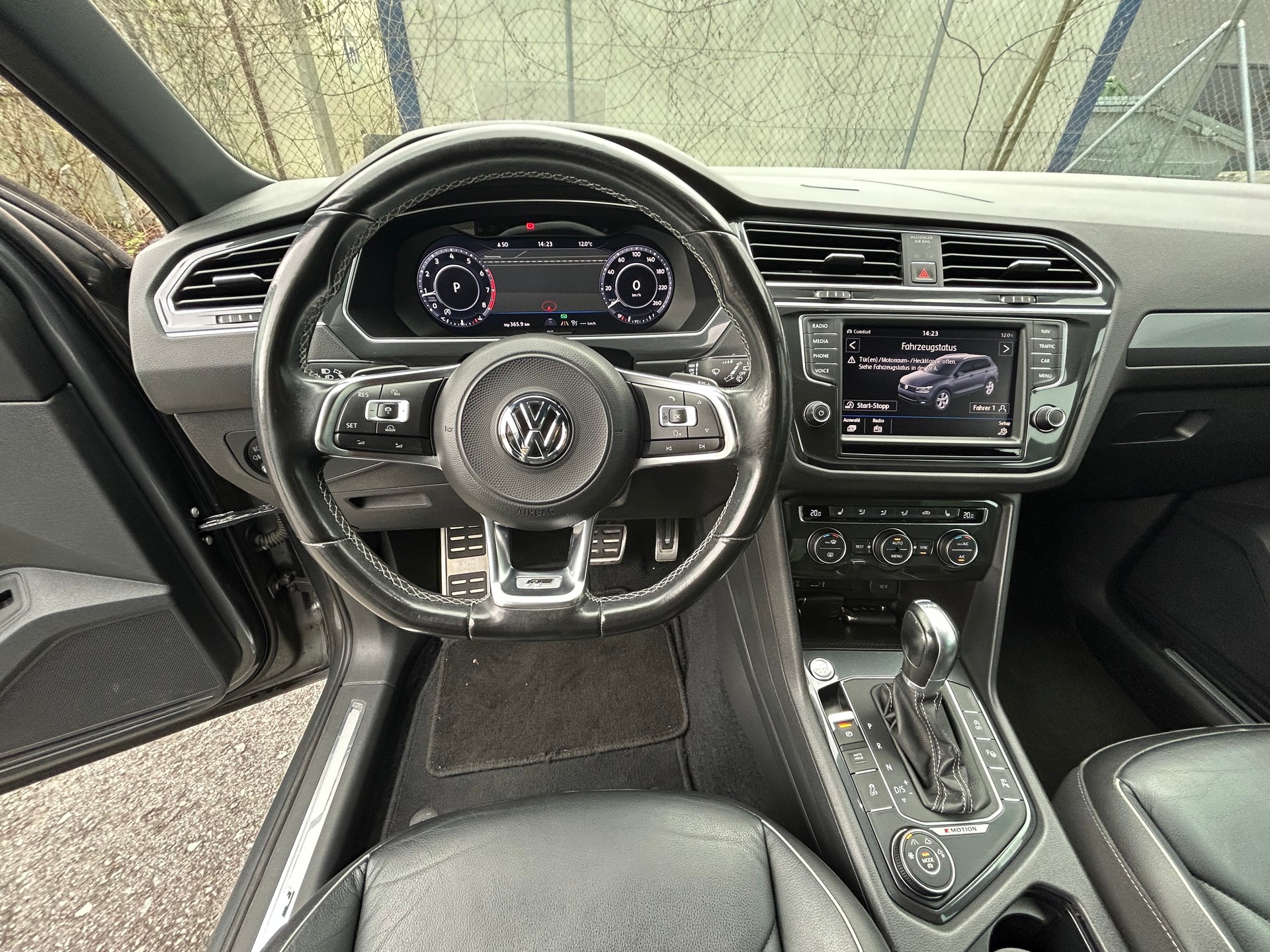 VW Tiguan 2.0TSI R-Line 4Motion DSG-image-8